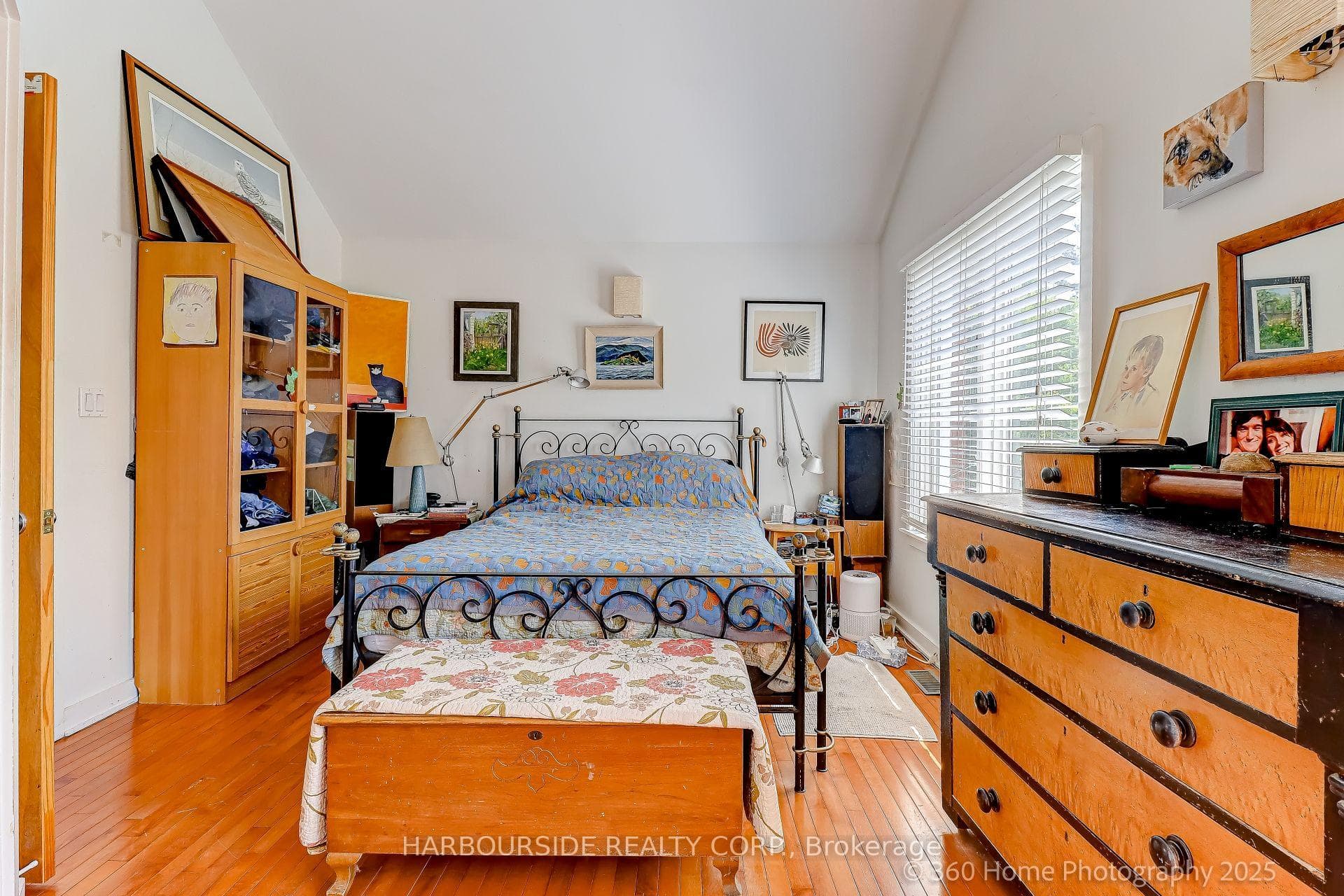 591 Broadway Avenue photo 12