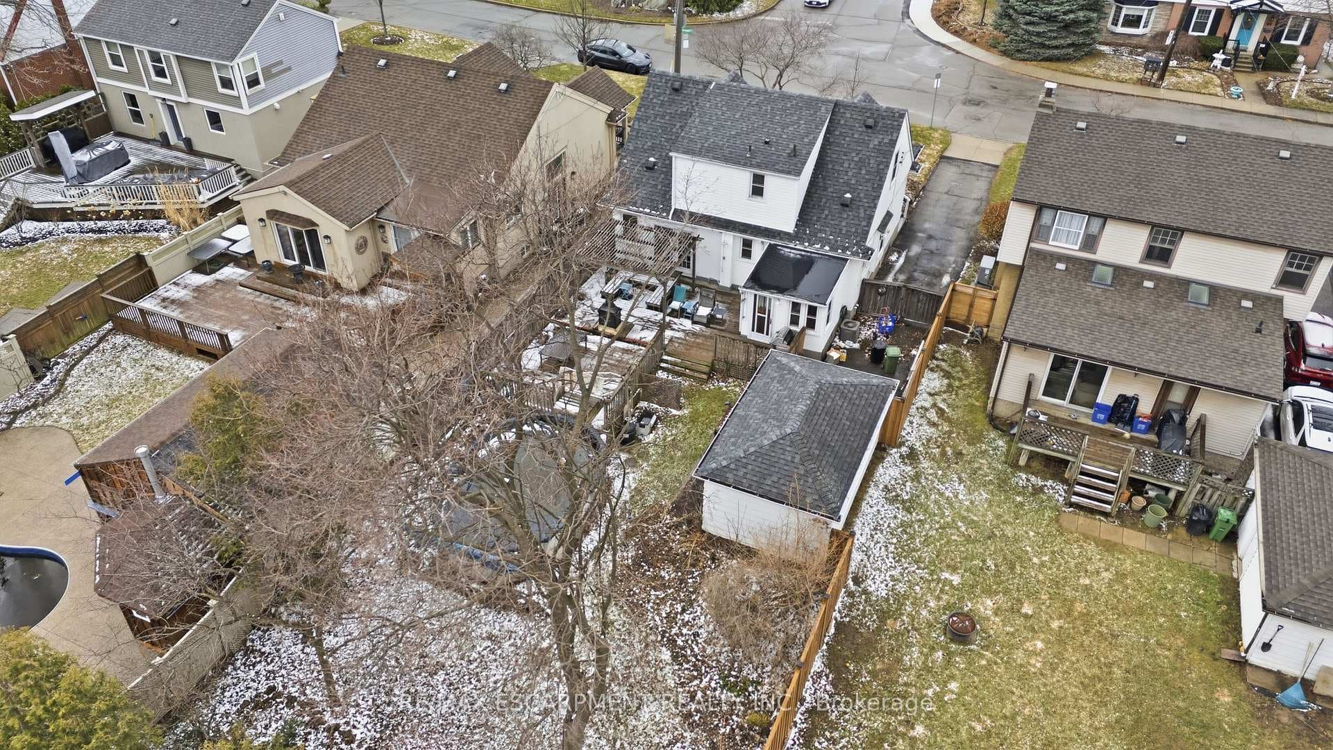 77 Arcade Crescent photo 45