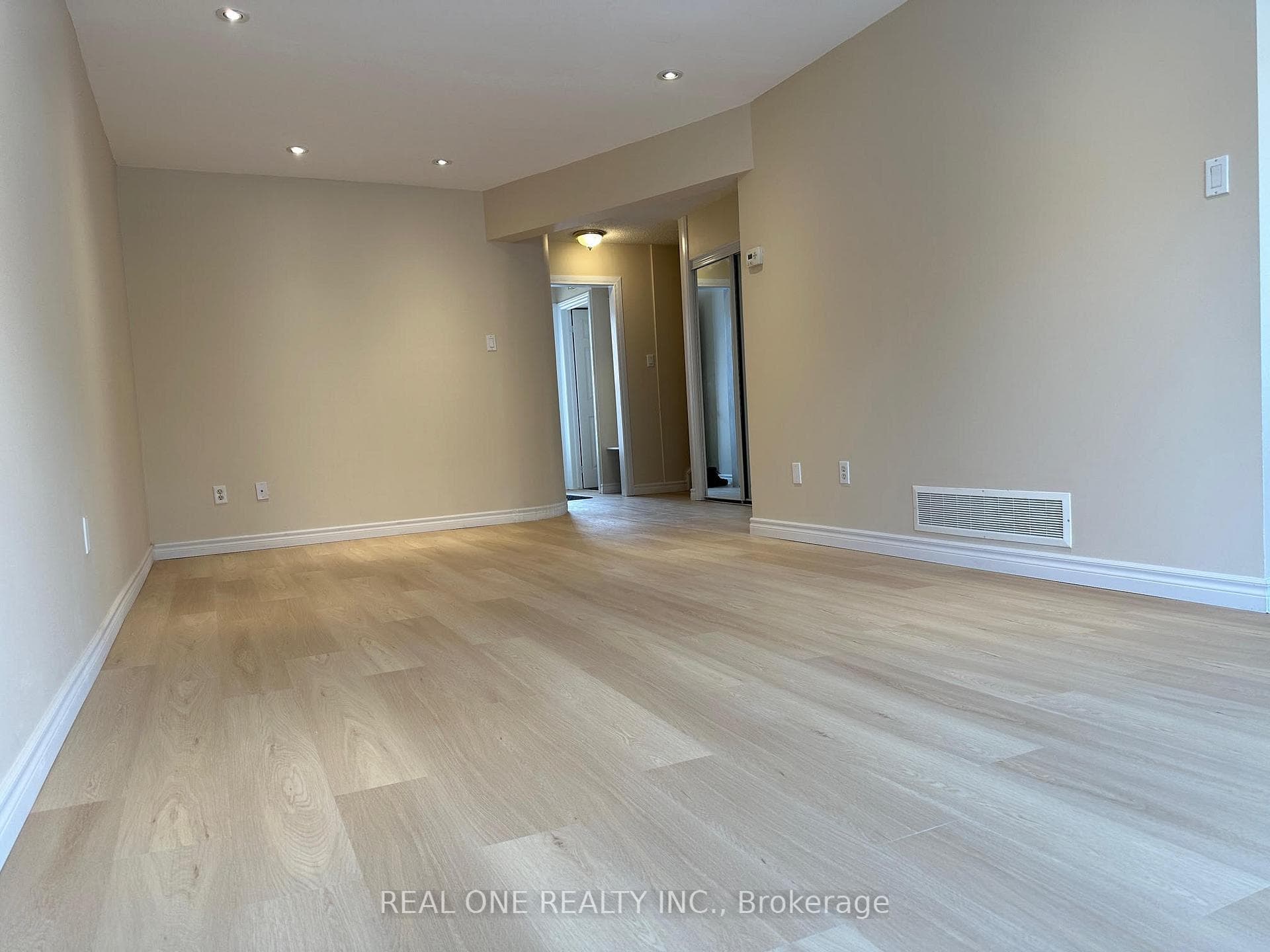 158 Observatory Lane photo 3