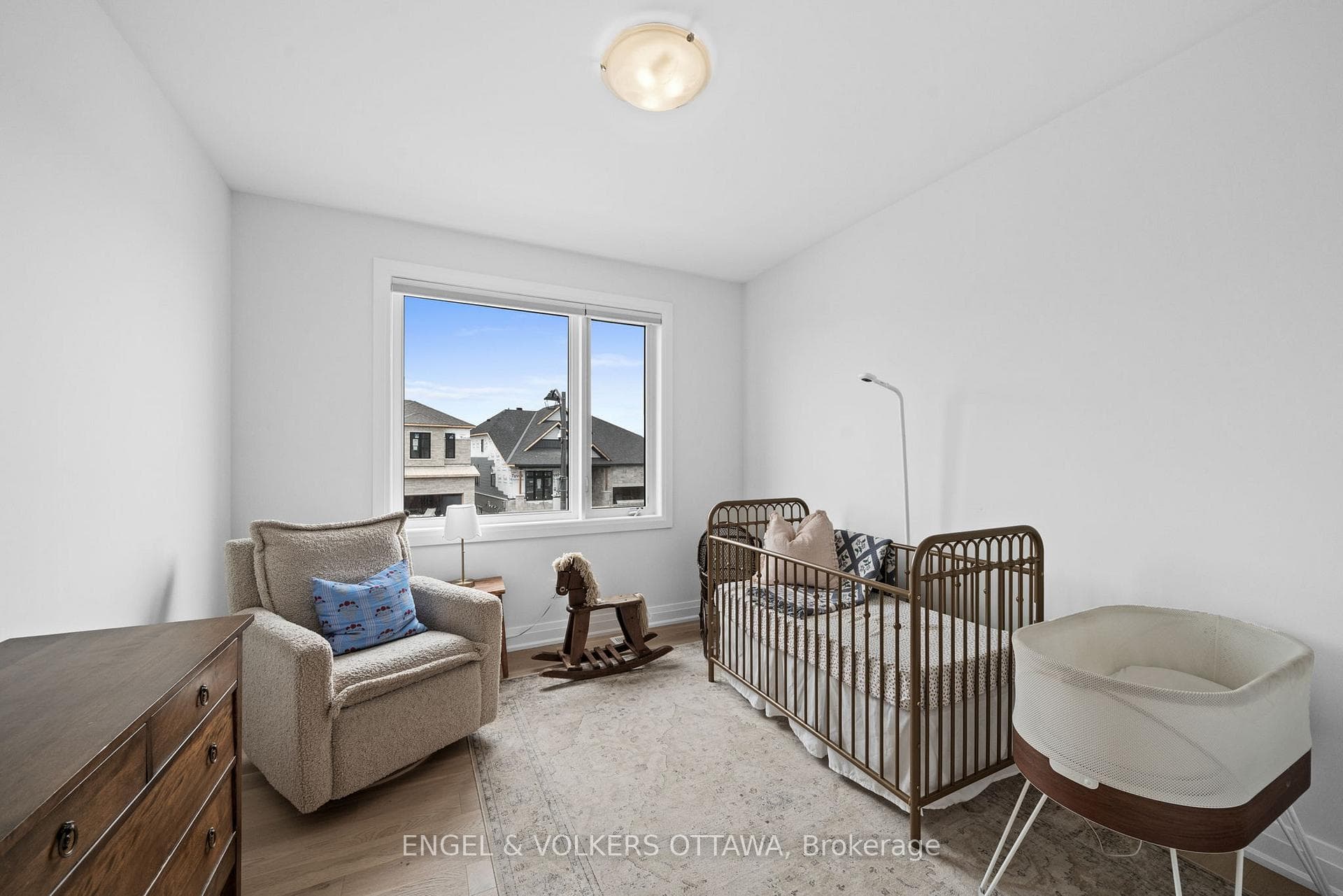 581 Bridgeport Avenue photo 27