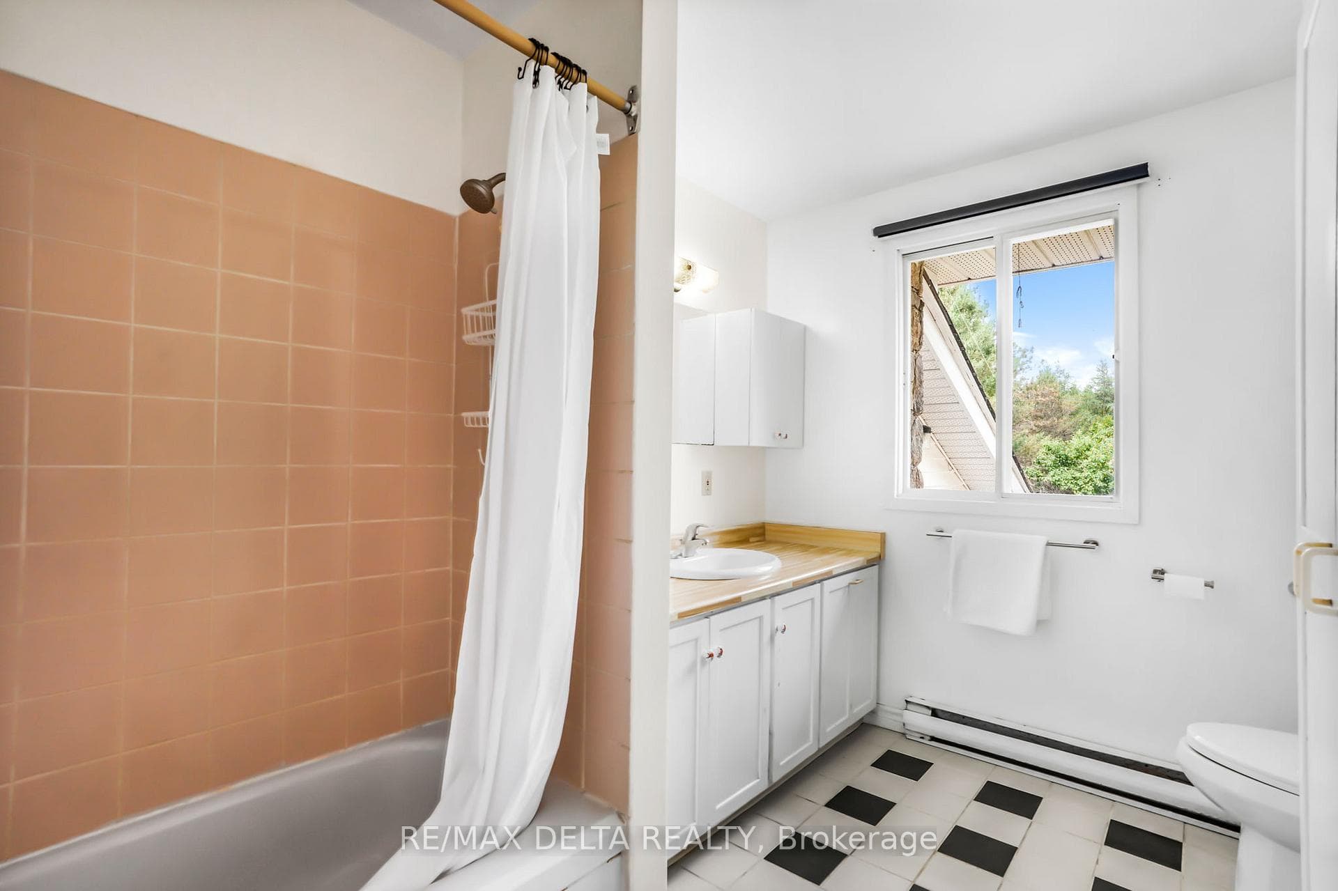 2nd full bath with shower (in addition).