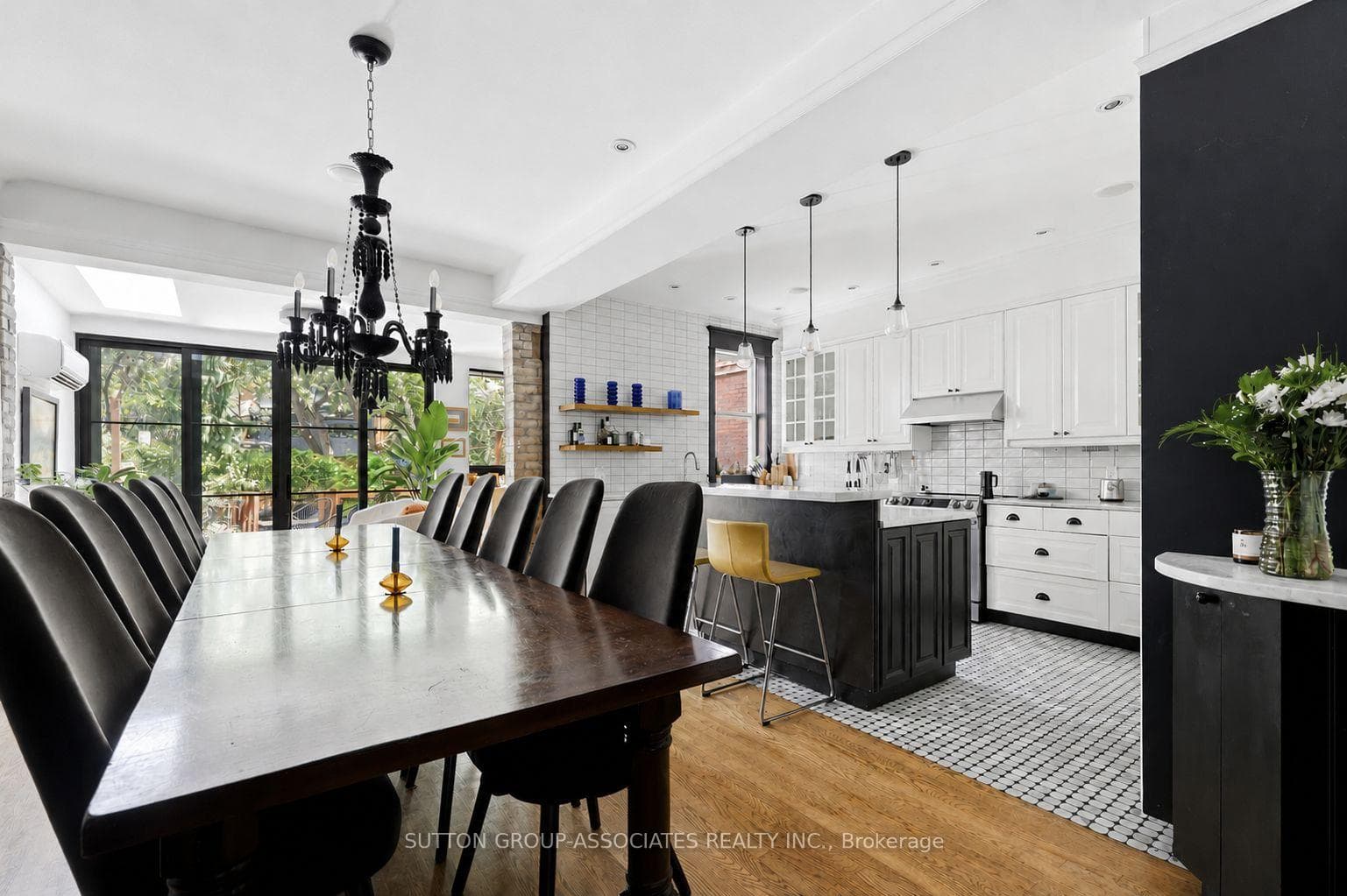33 Albany Avenue photo 9