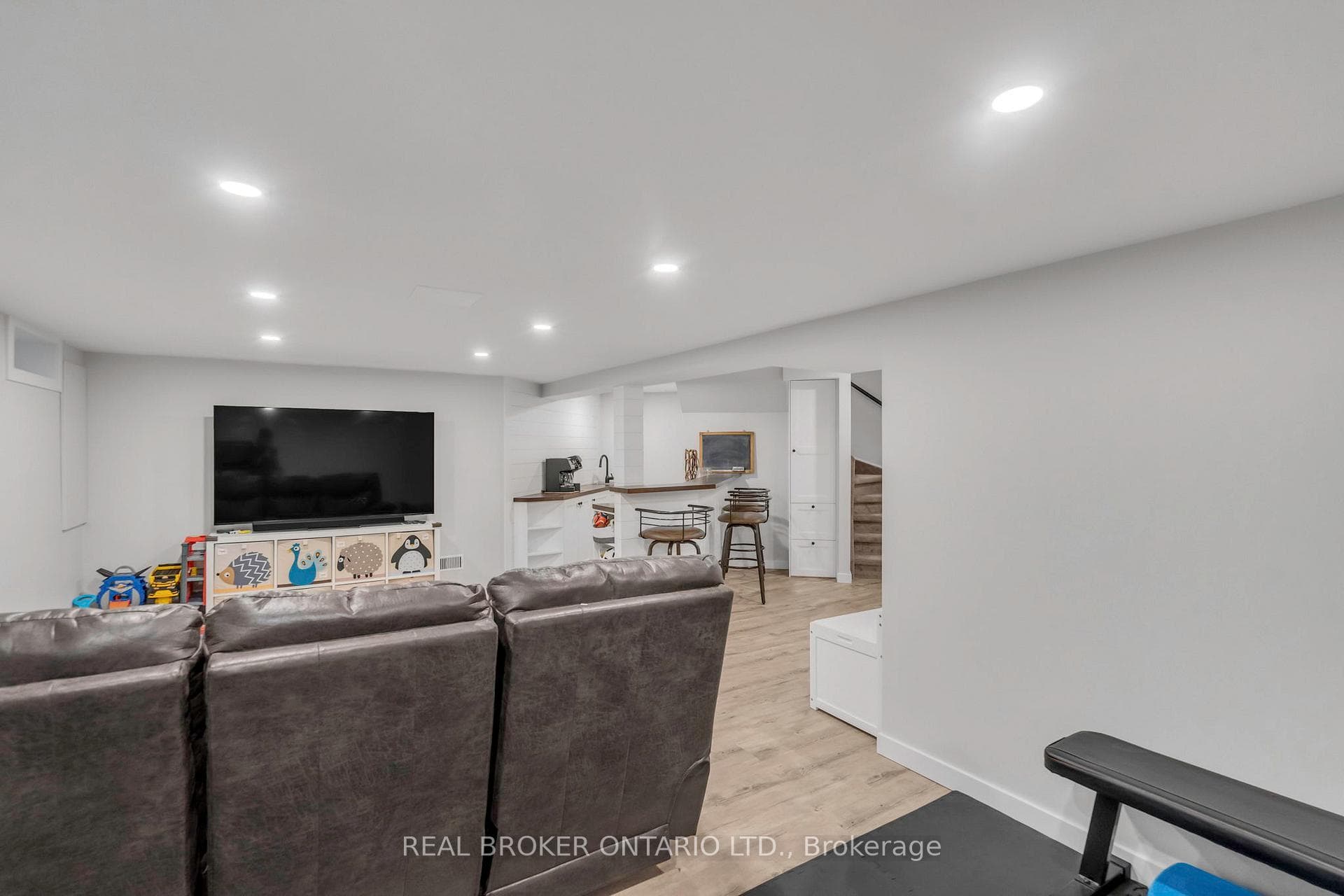 40 Montcalm Place photo 30
