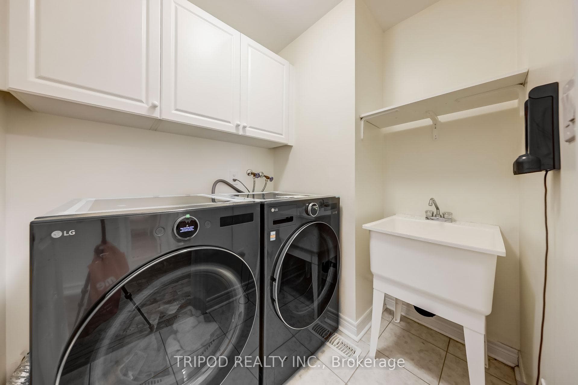 10 White Spruce Crescent photo 16