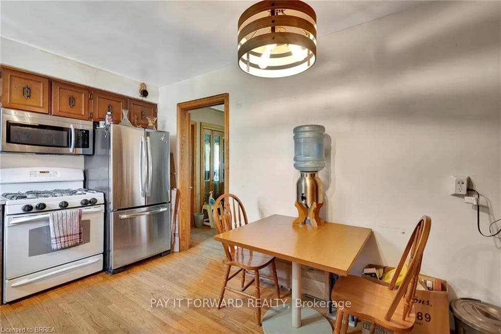 8 Robroy Court photo 5