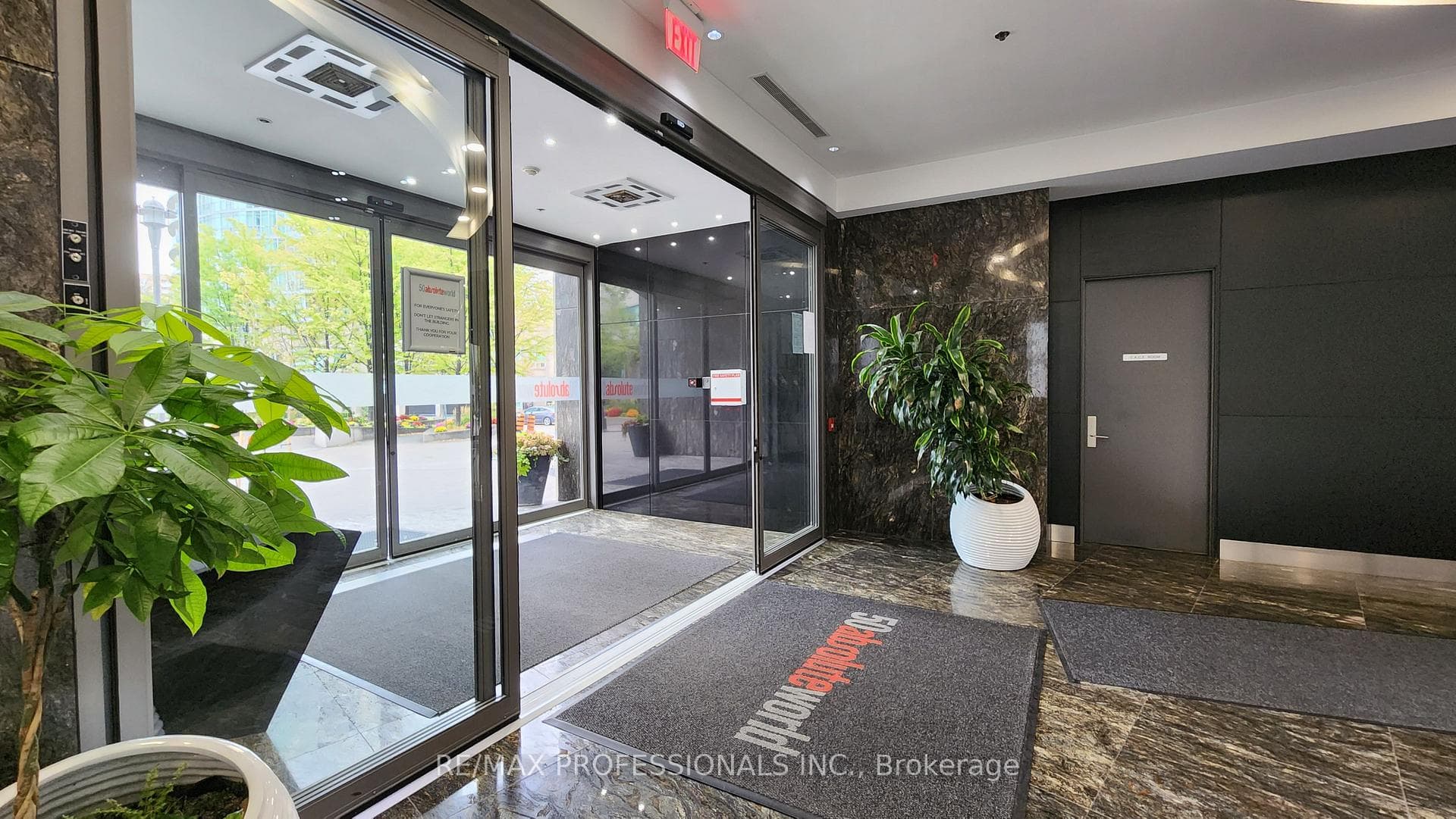 Entrance/lobby