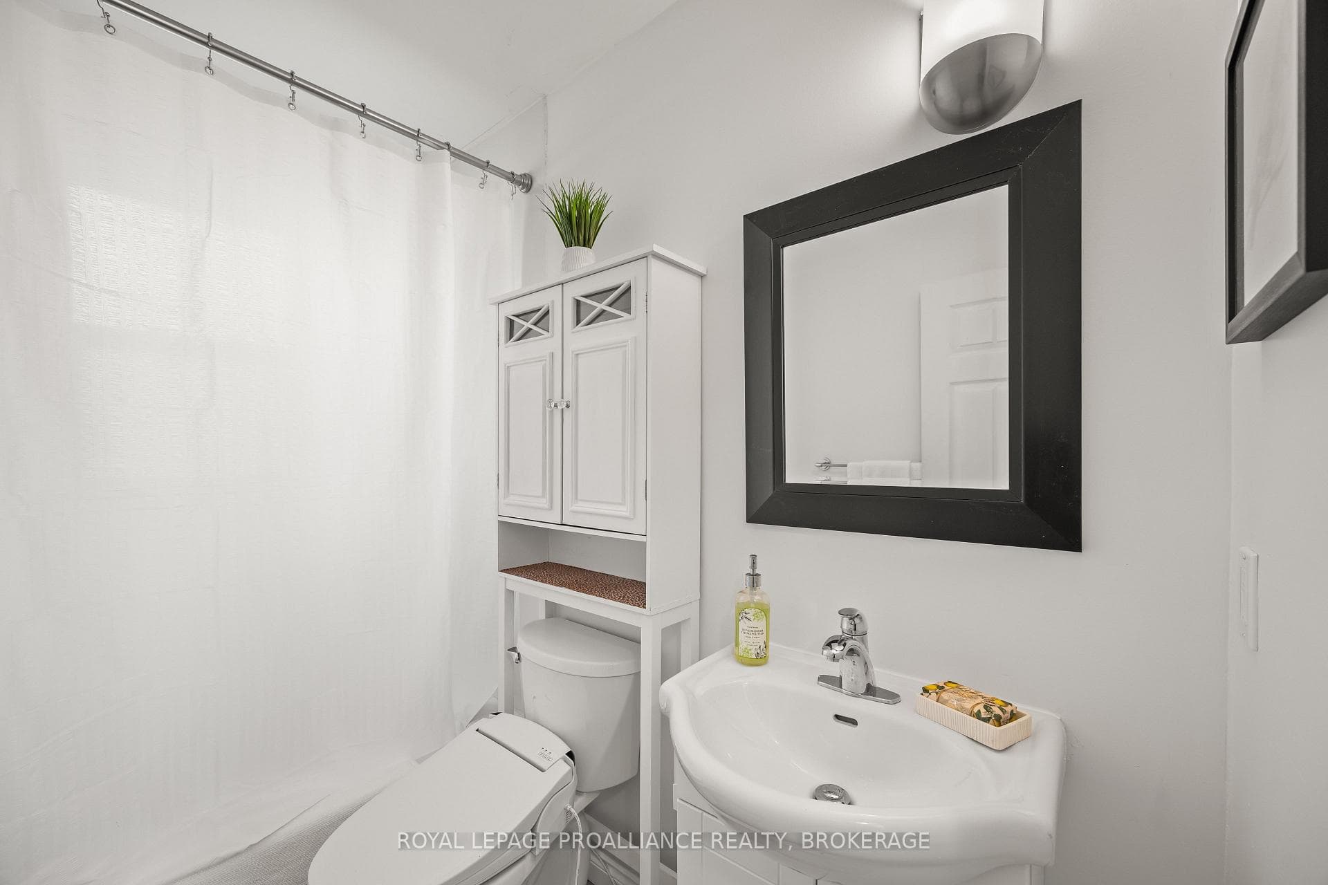 260 Elmwood Street photo 15