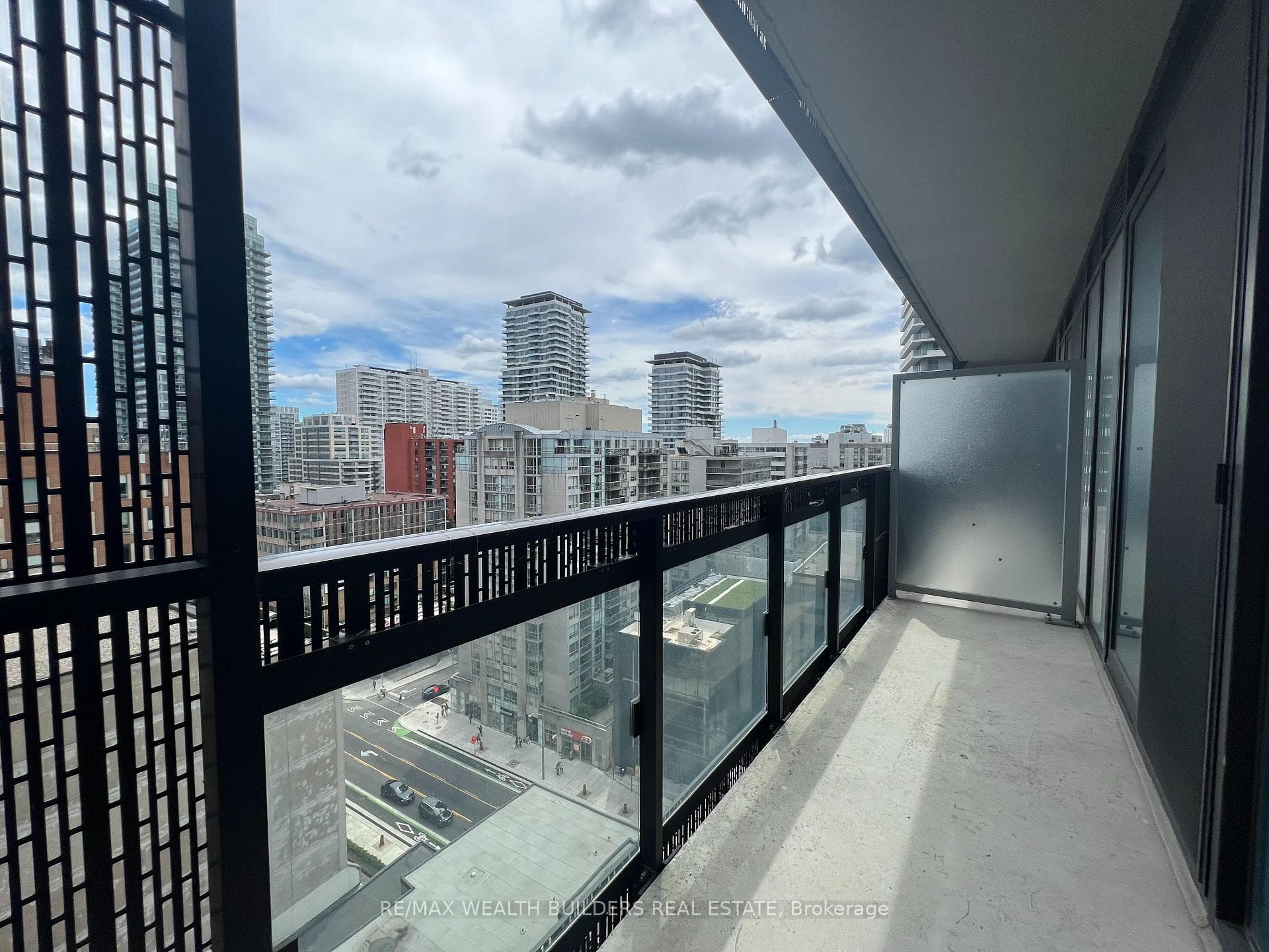 8 Eglinton Avenue Unit 1010 photo 16