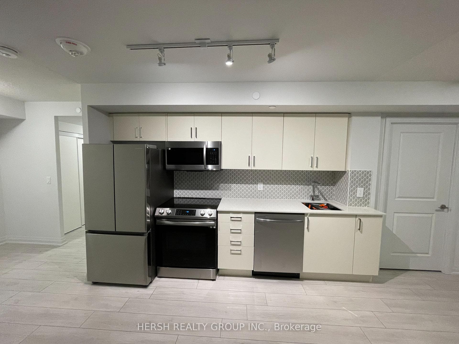 20 Meadowglen Place Unit 1110 photo 4