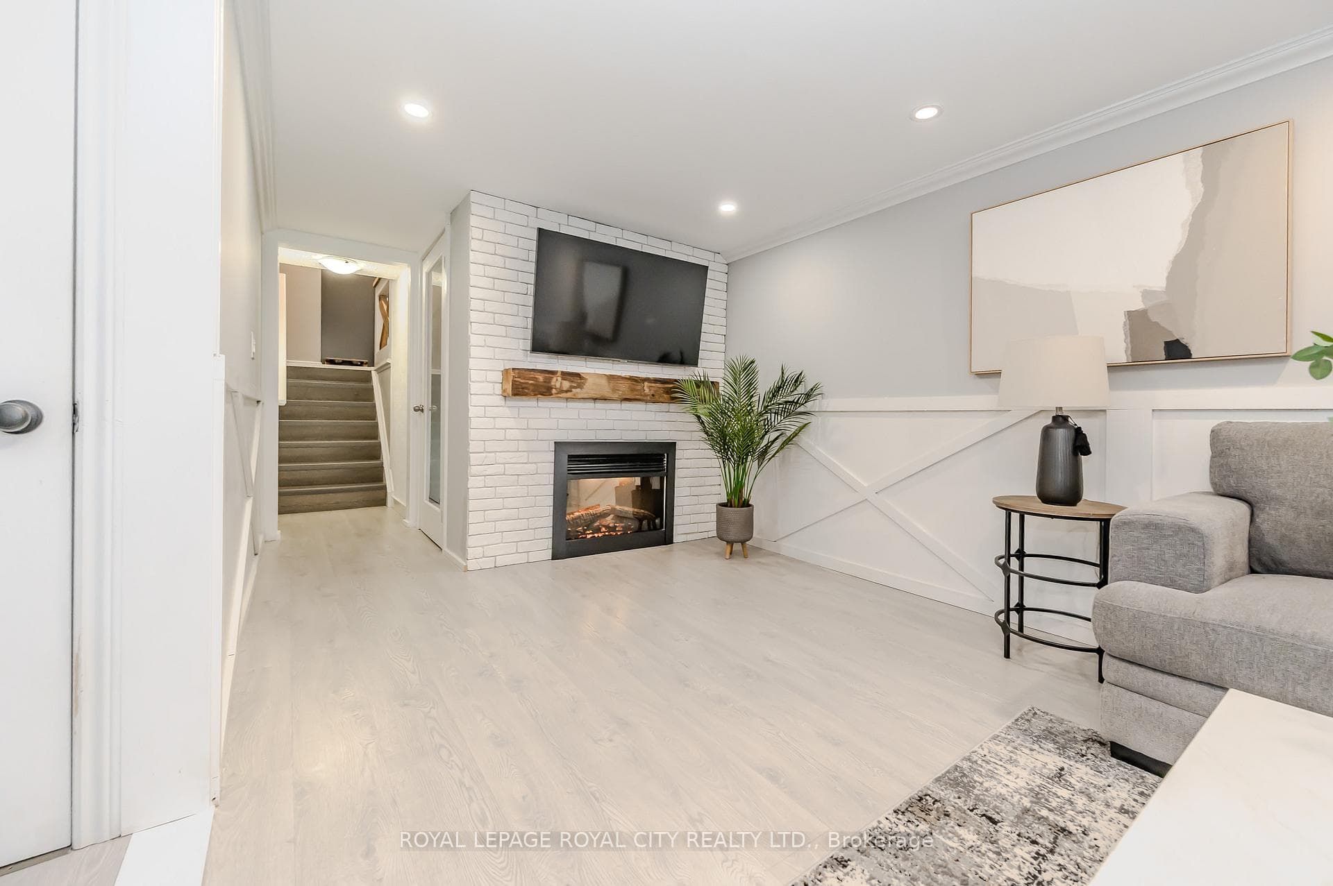 16 Nickolas Crescent photo 30
