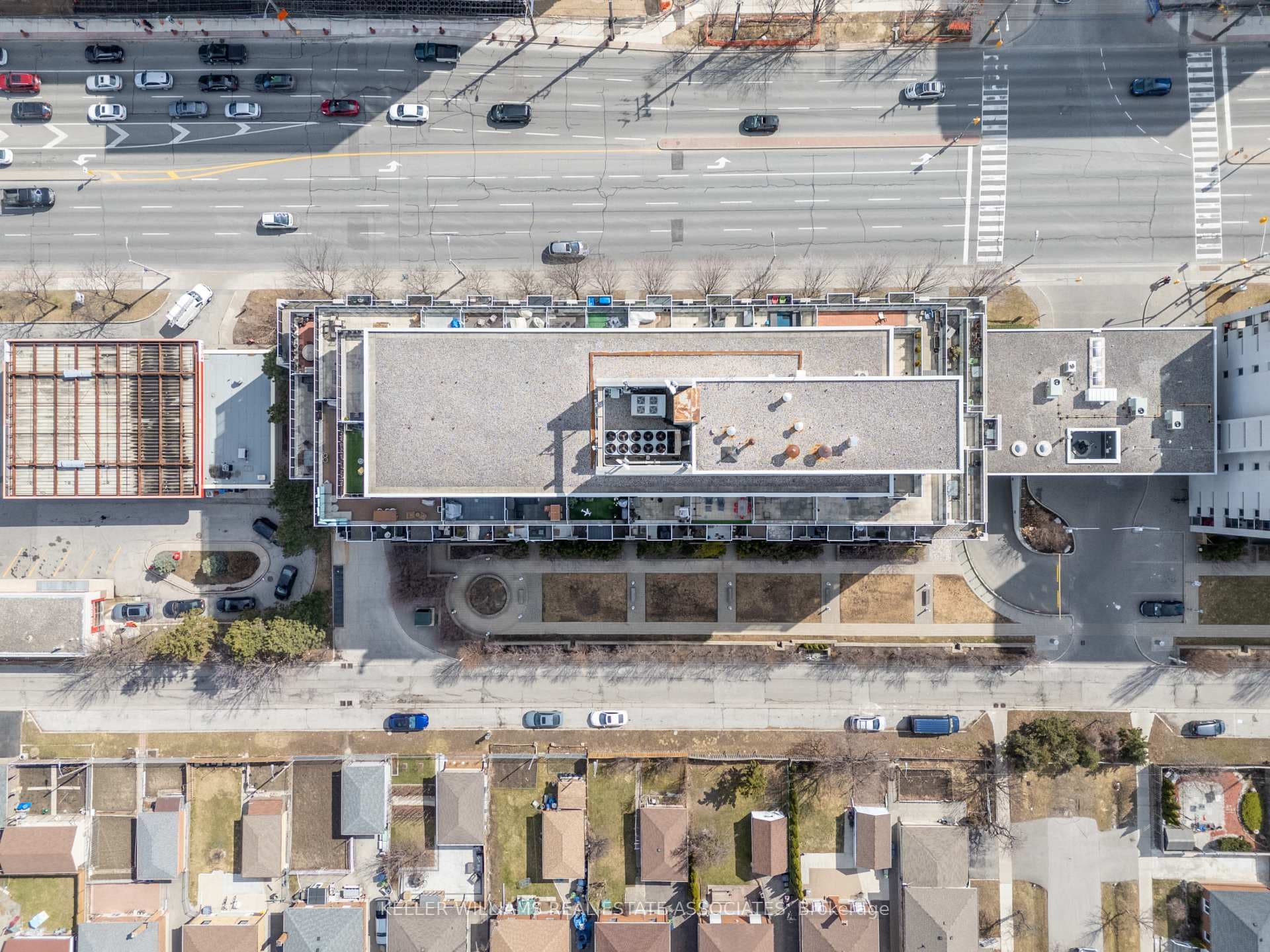 1040 The Queensway Avenue Unit 107 photo 44
