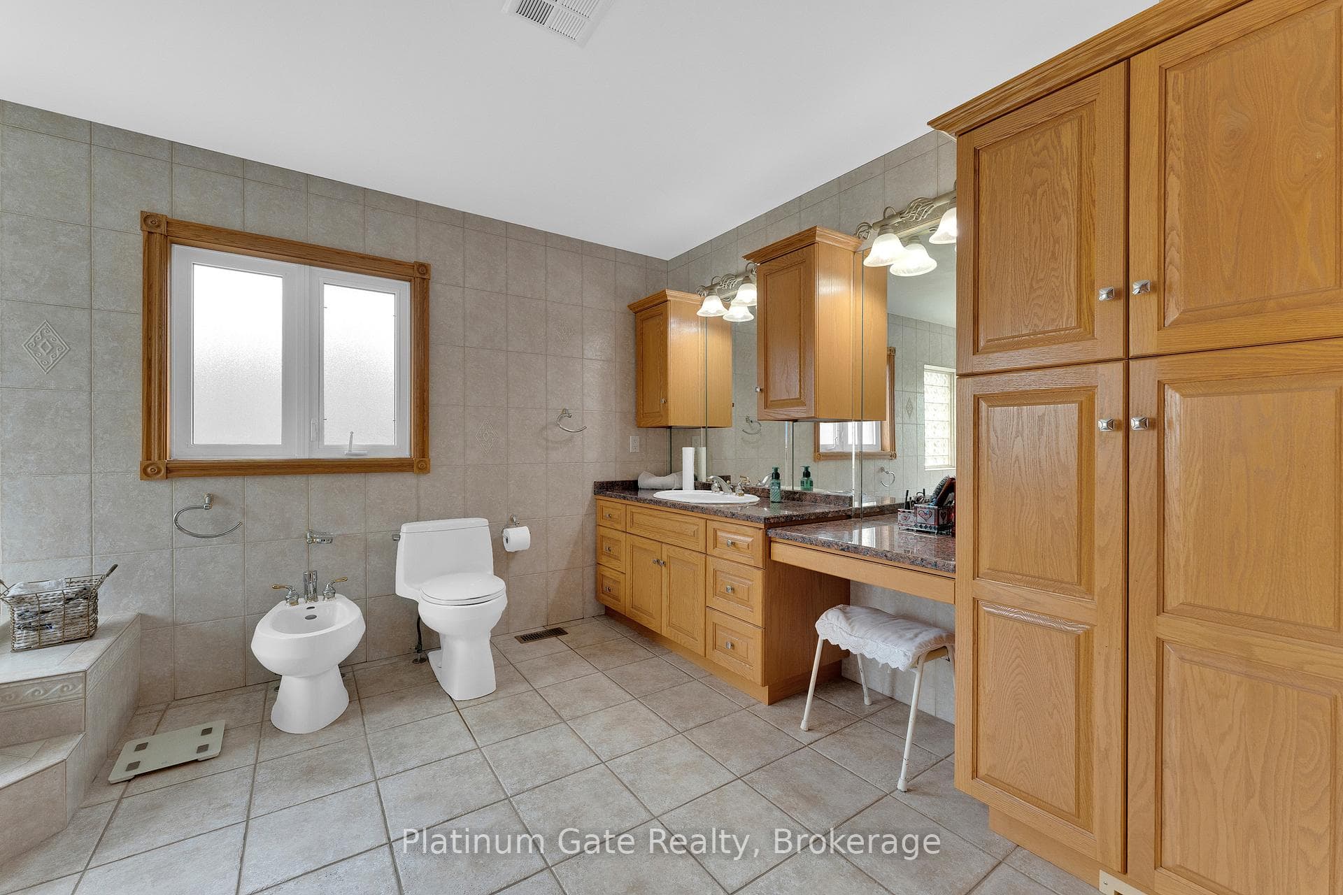 150 Seymour Crescent photo 37