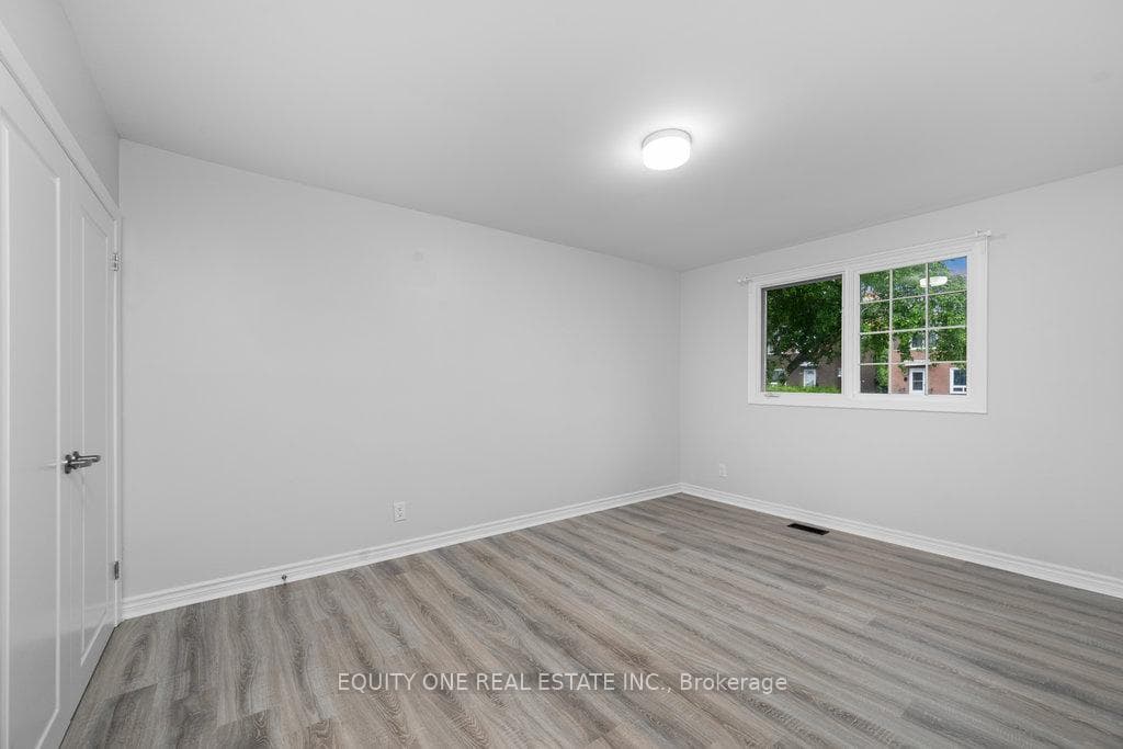2725 Colman Street photo 20