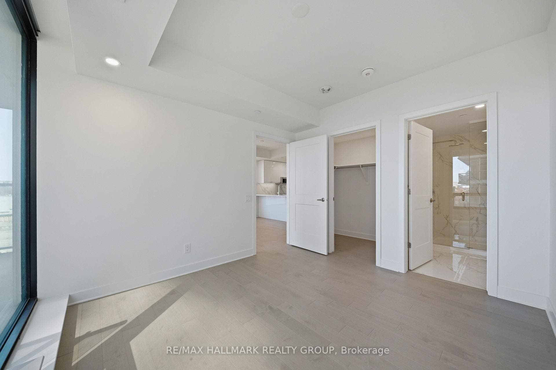 180 George Street Unit 1407 photo 17