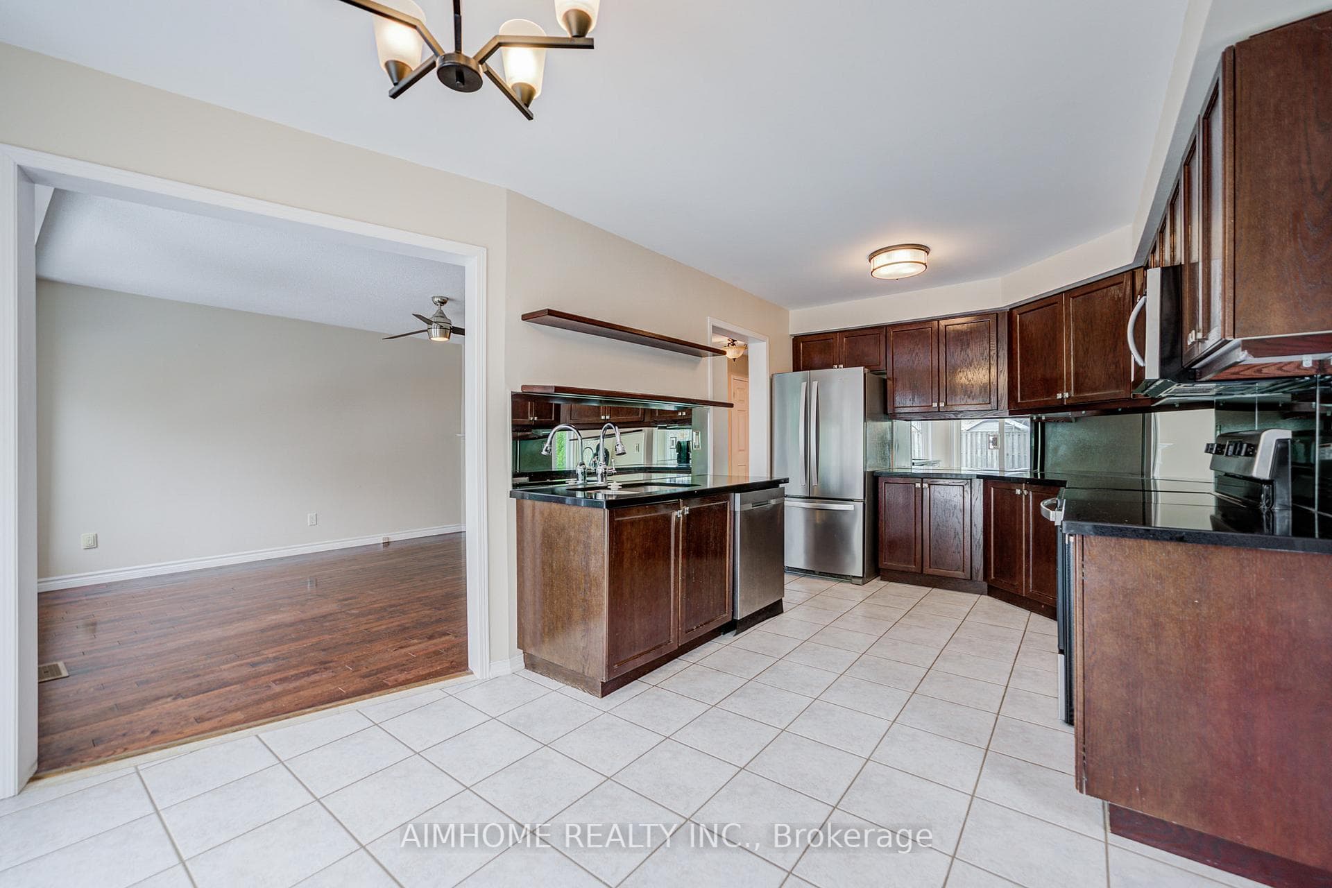562 Mcbean Avenue photo 23
