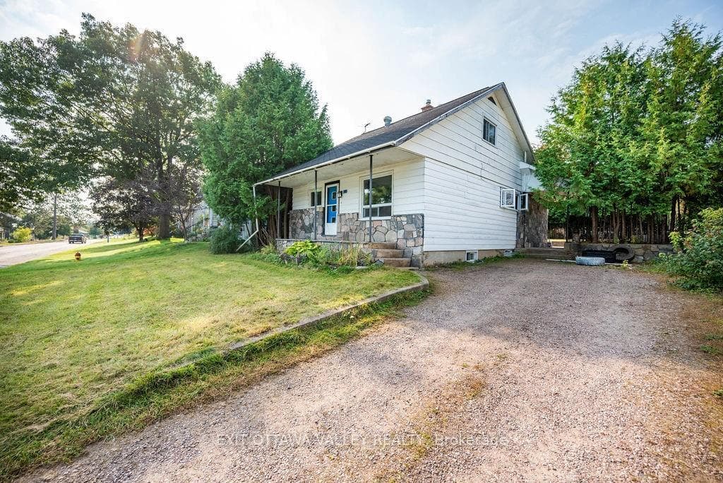 30 ALDER Crescent photo 2