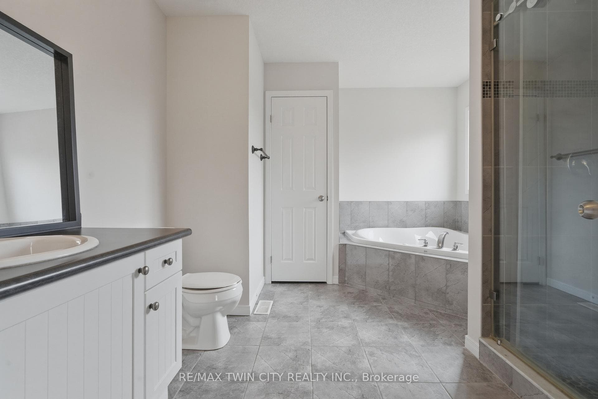 288 Steepleridge Street photo 38