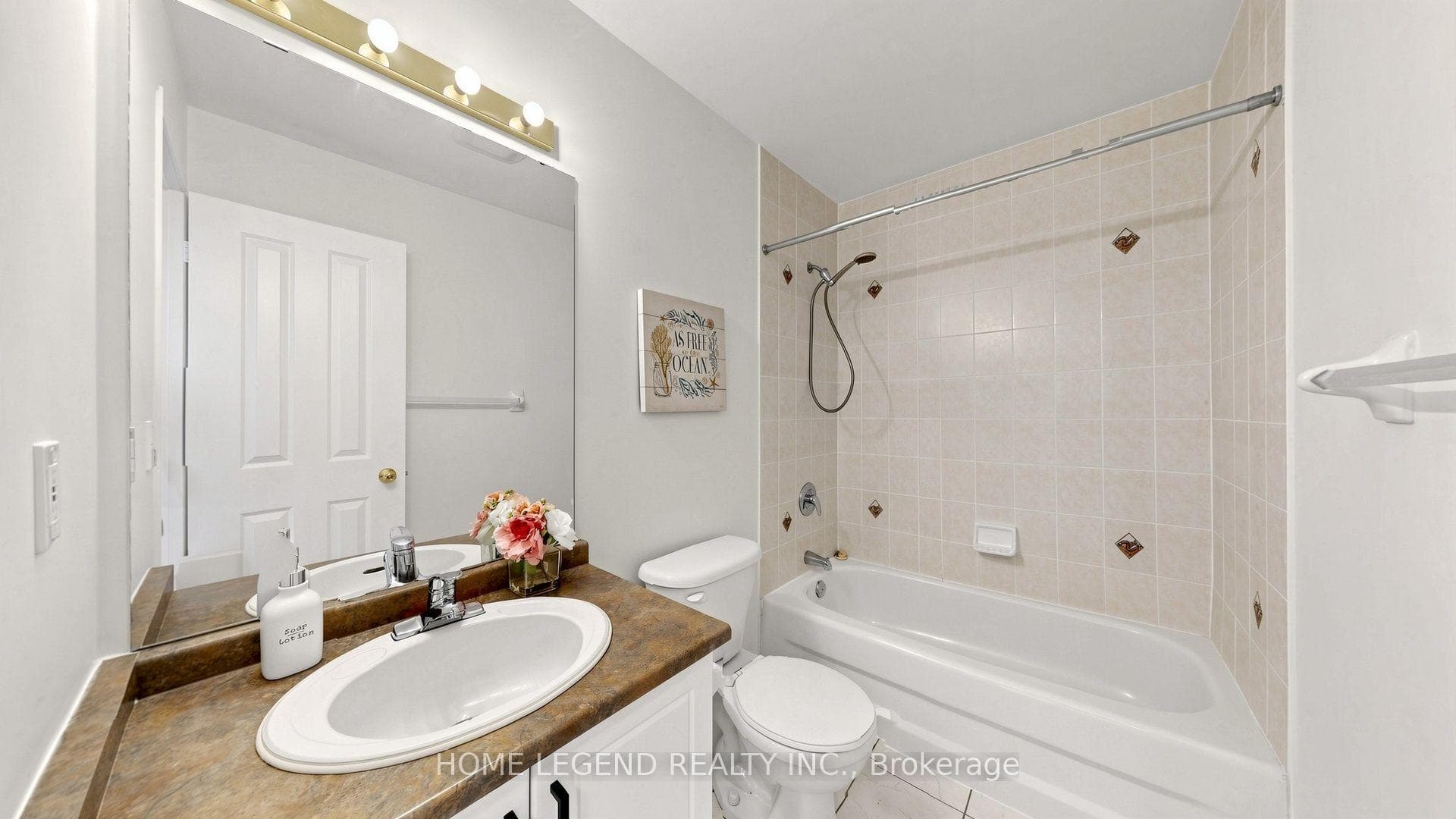 14 Mccaul Street photo 30