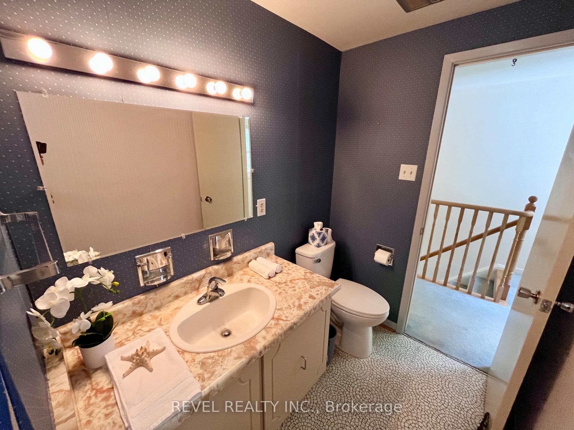 4 Pc bathroom (upper)