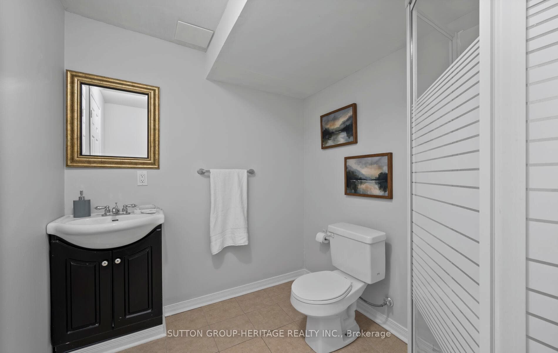 20 Hughes Crescent photo 28