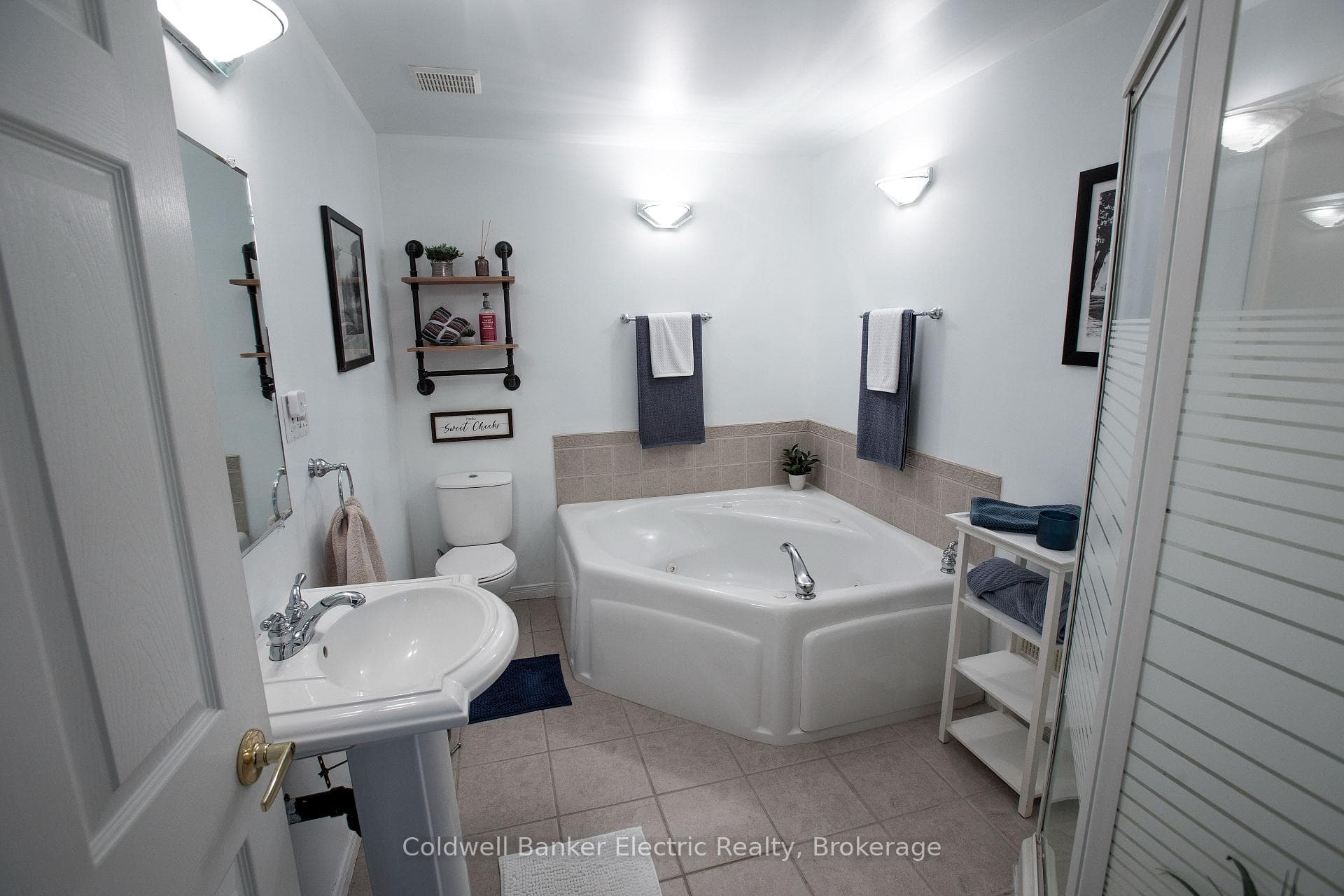1338 Wildlark Drive photo 32