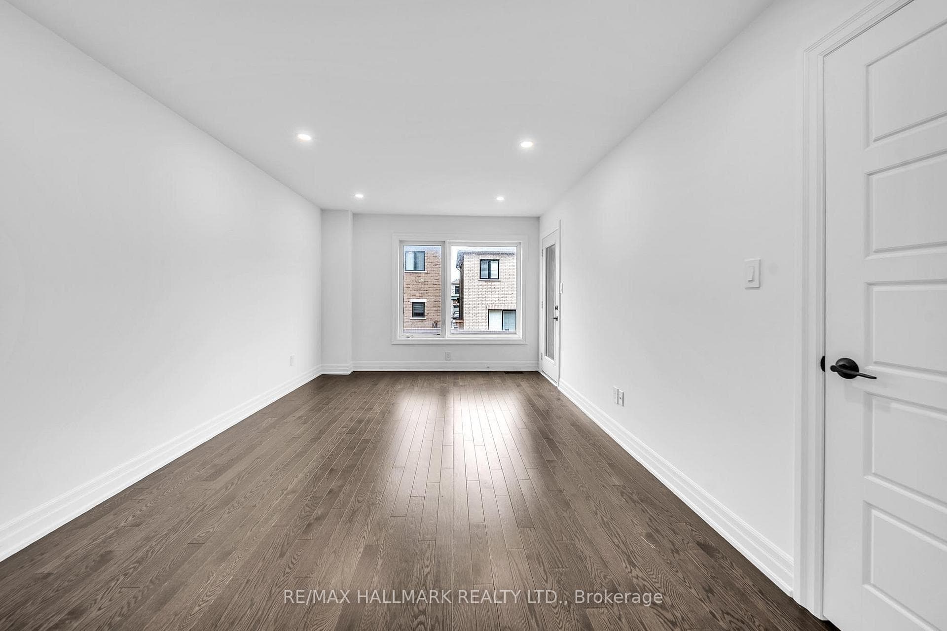 52 Allure Street photo 7
