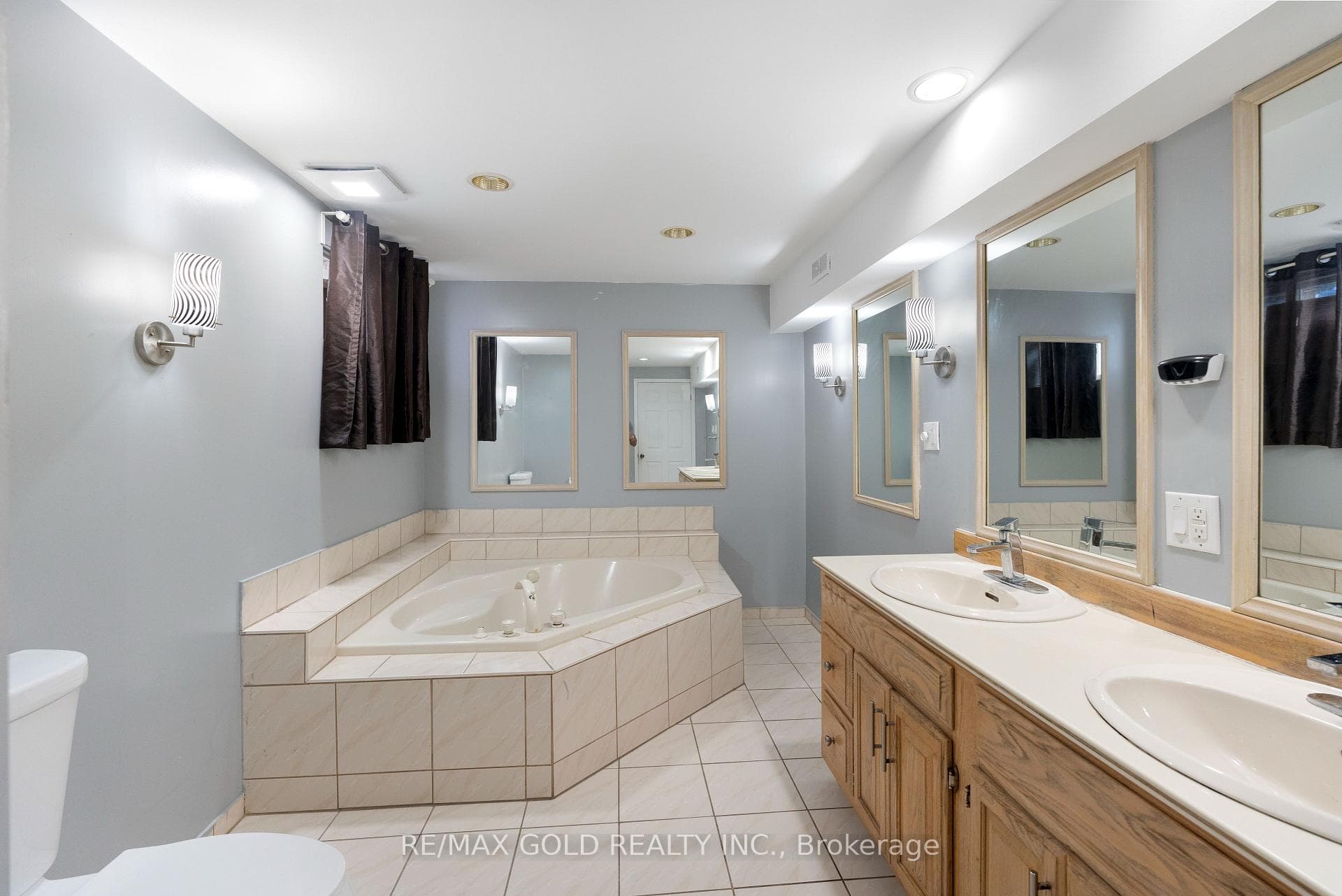 48 Maidstone Crescent photo 38