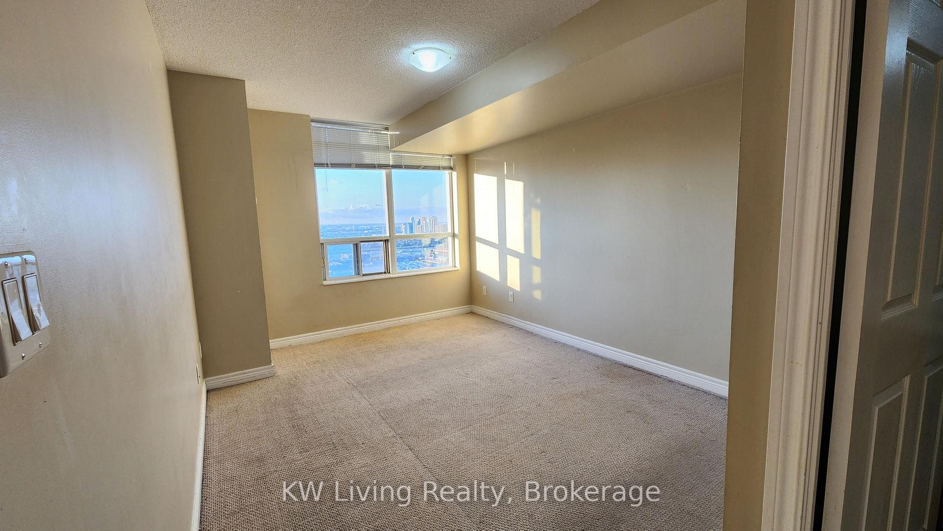 310 Burnhamthorpe Road Unit 3402 photo 9