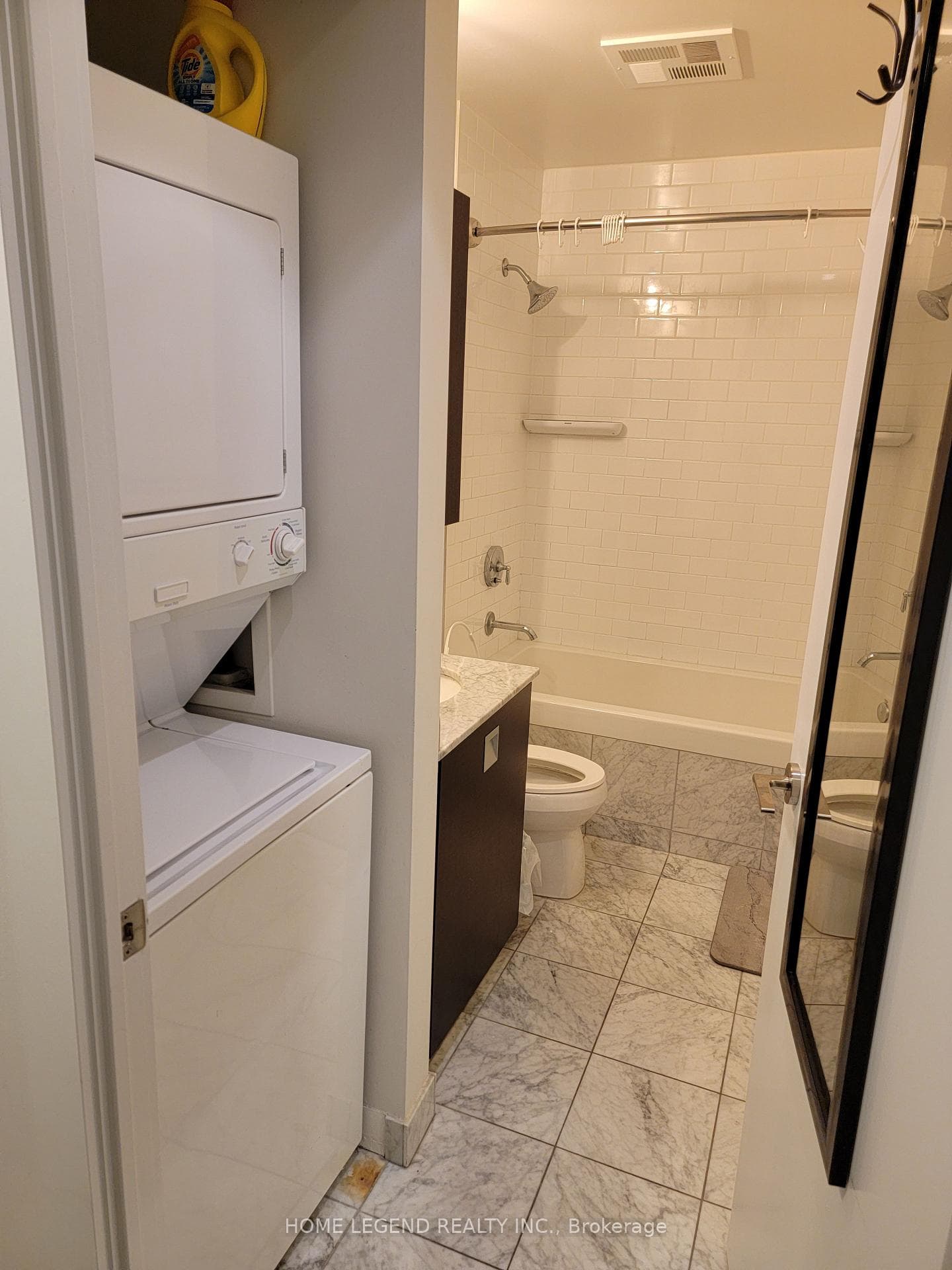 33 Charles Street Unit 606 photo 5