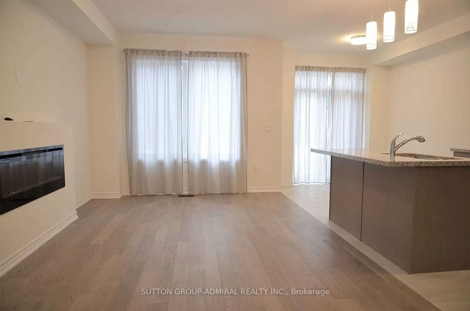 1475 Blackmore Street photo 2
