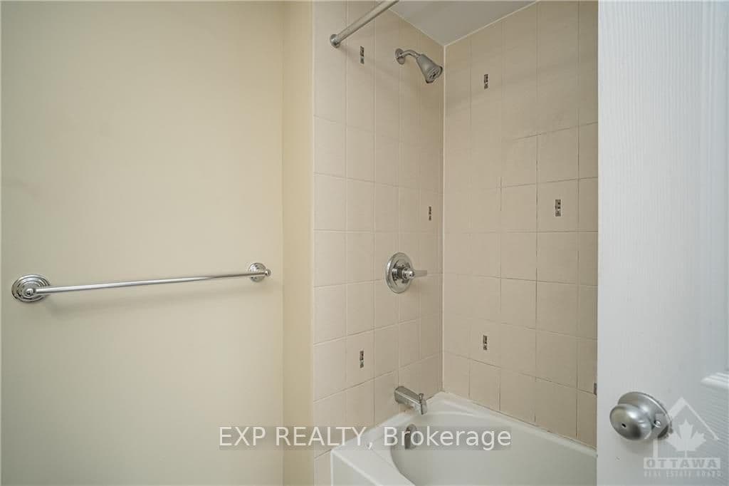 623 CHAPMAN MILLS Drive Unit C photo 23