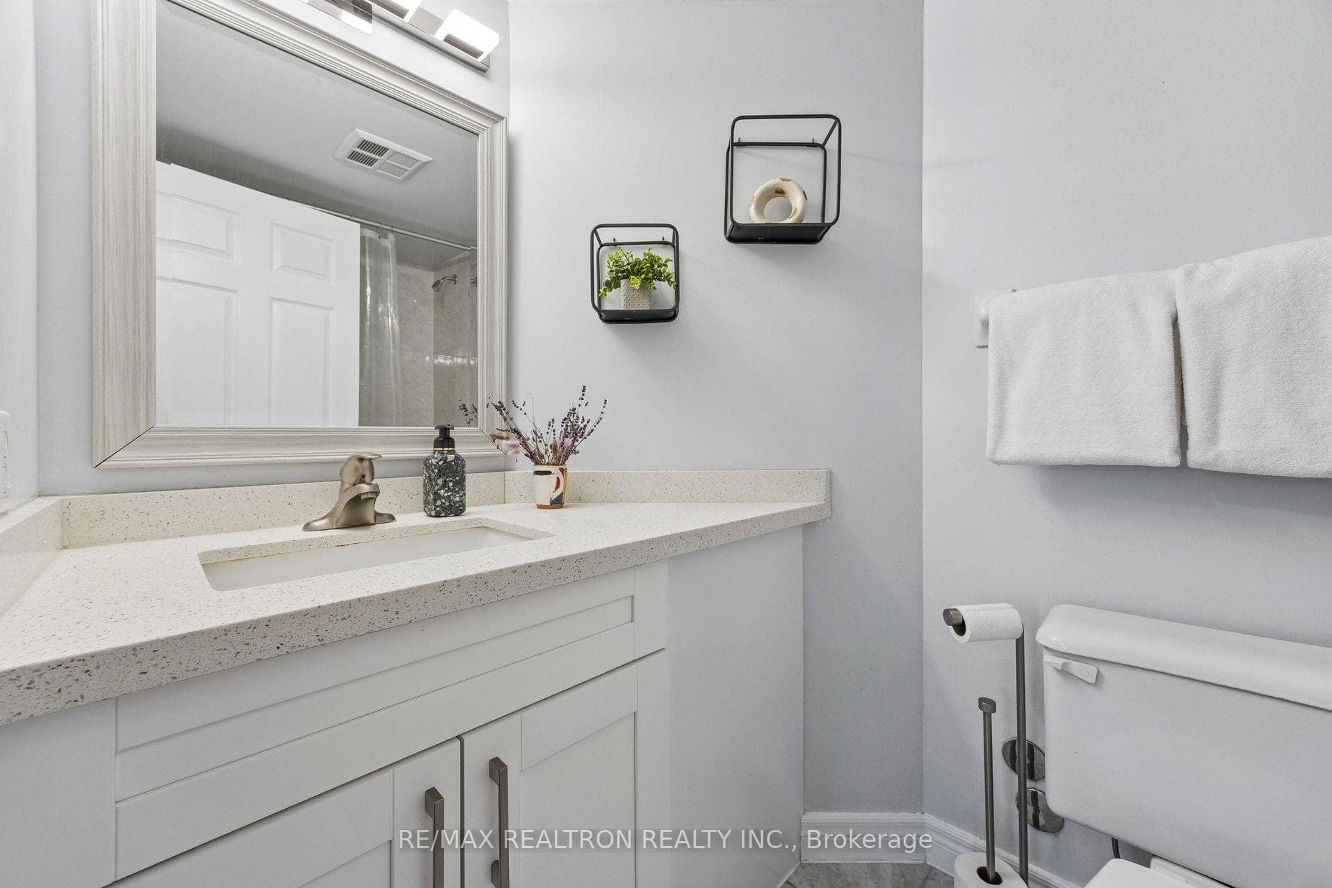 23 Lorraine Drive Unit 1602 photo 30