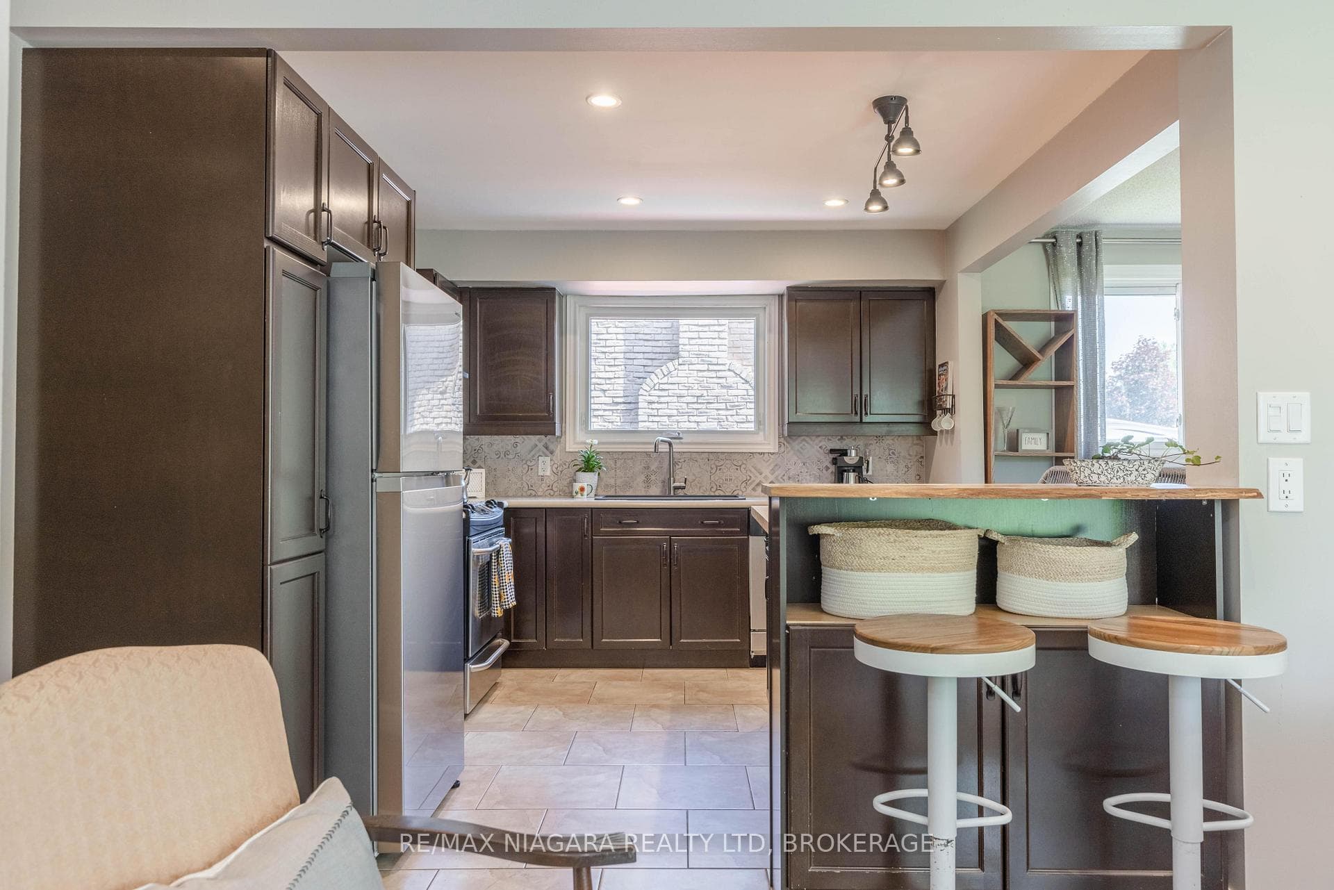 8229 Rideau Street photo 10
