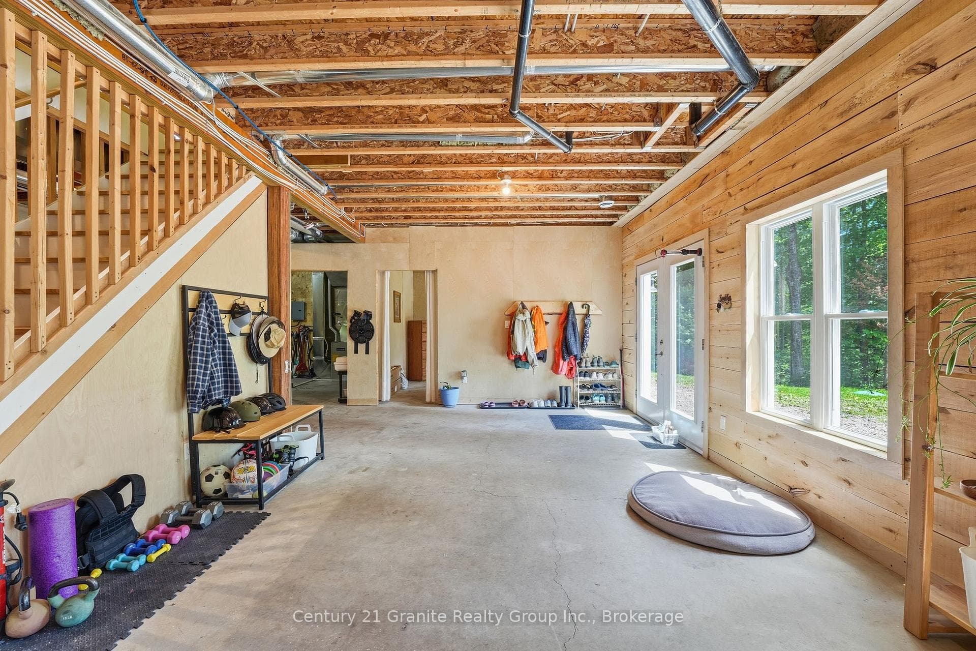 1048 Bacon Road photo 24