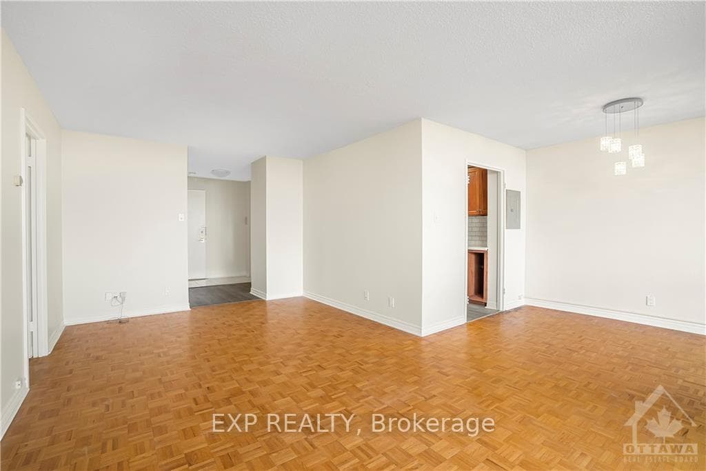 515 ST LAURENT Boulevard Unit 2111 photo 11