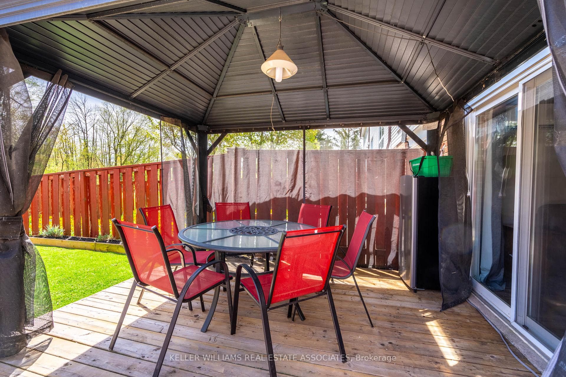 88 Kingham Road photo 25