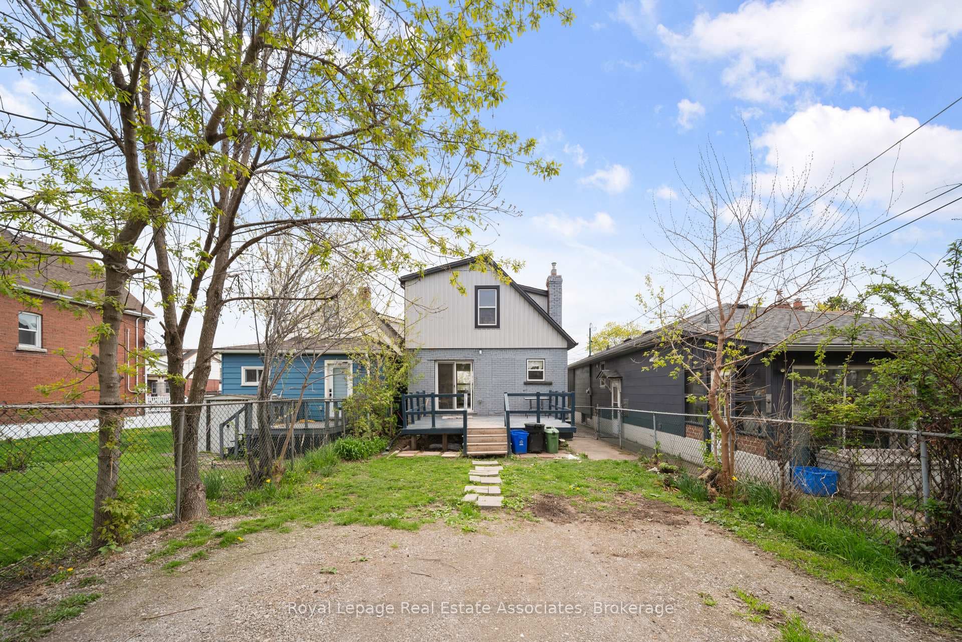 305 Weir Street photo 27