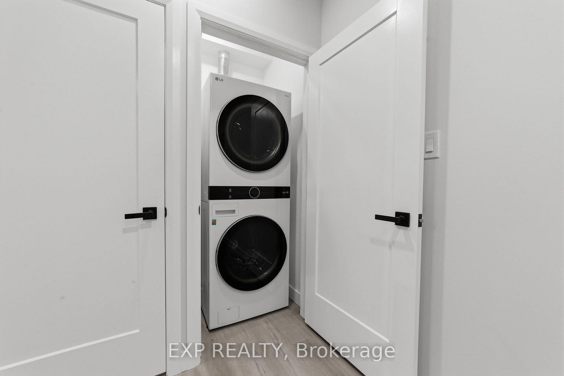 113 Edgewater Boulevard photo 43
