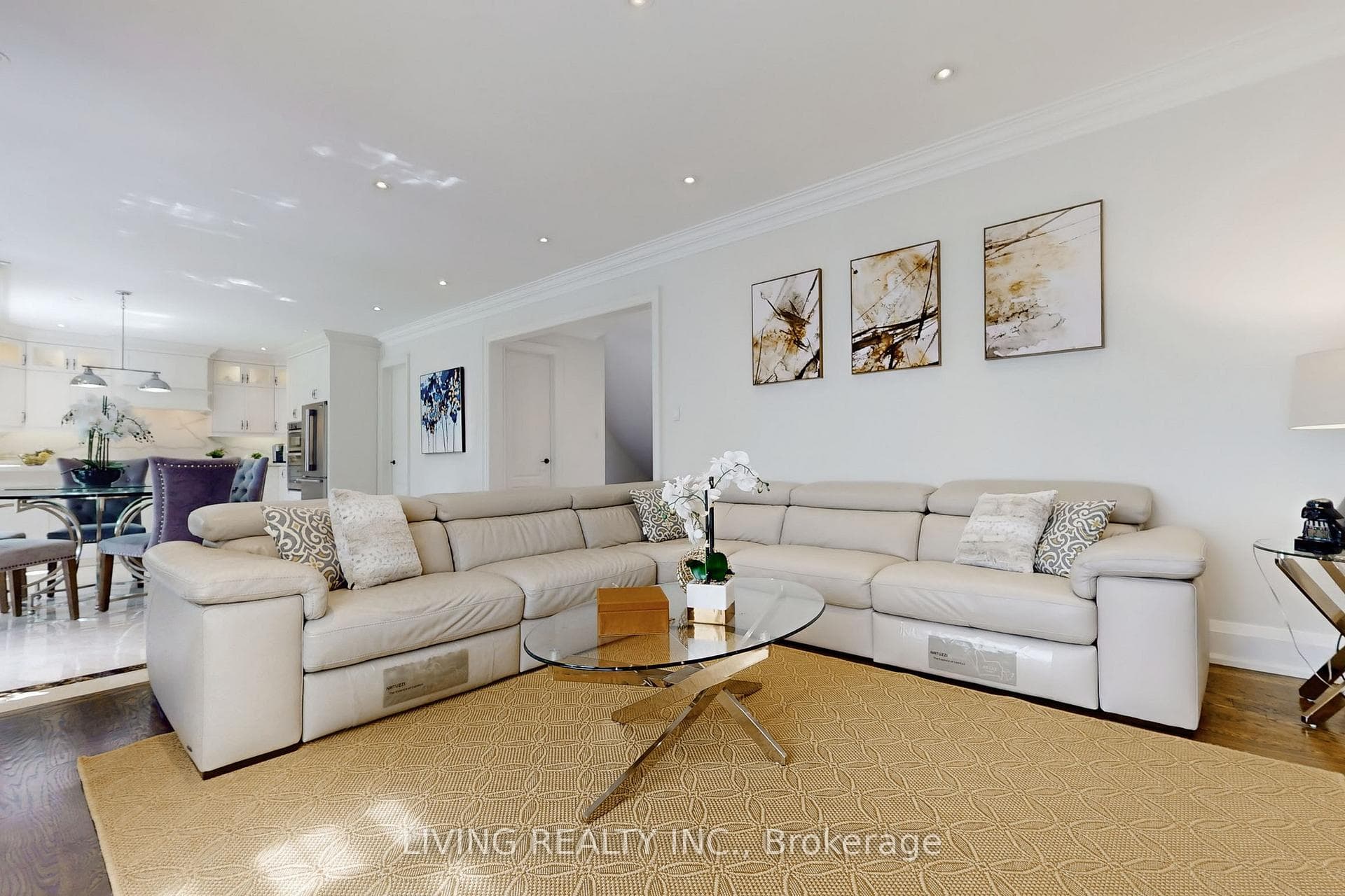 22 Ashdown Crescent photo 10