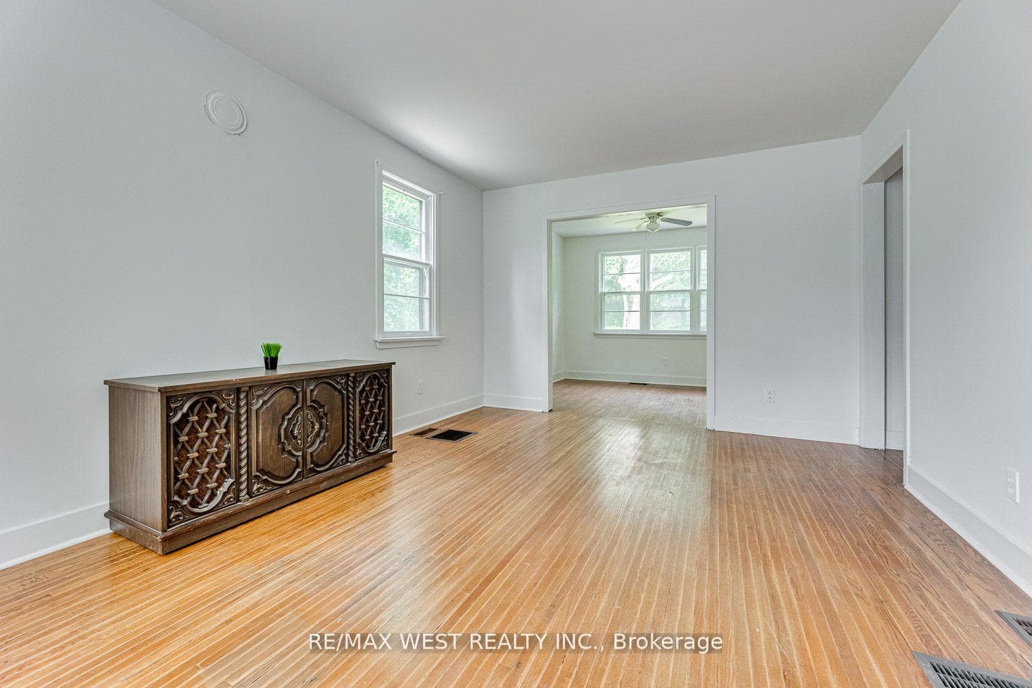 211 King Street photo 3