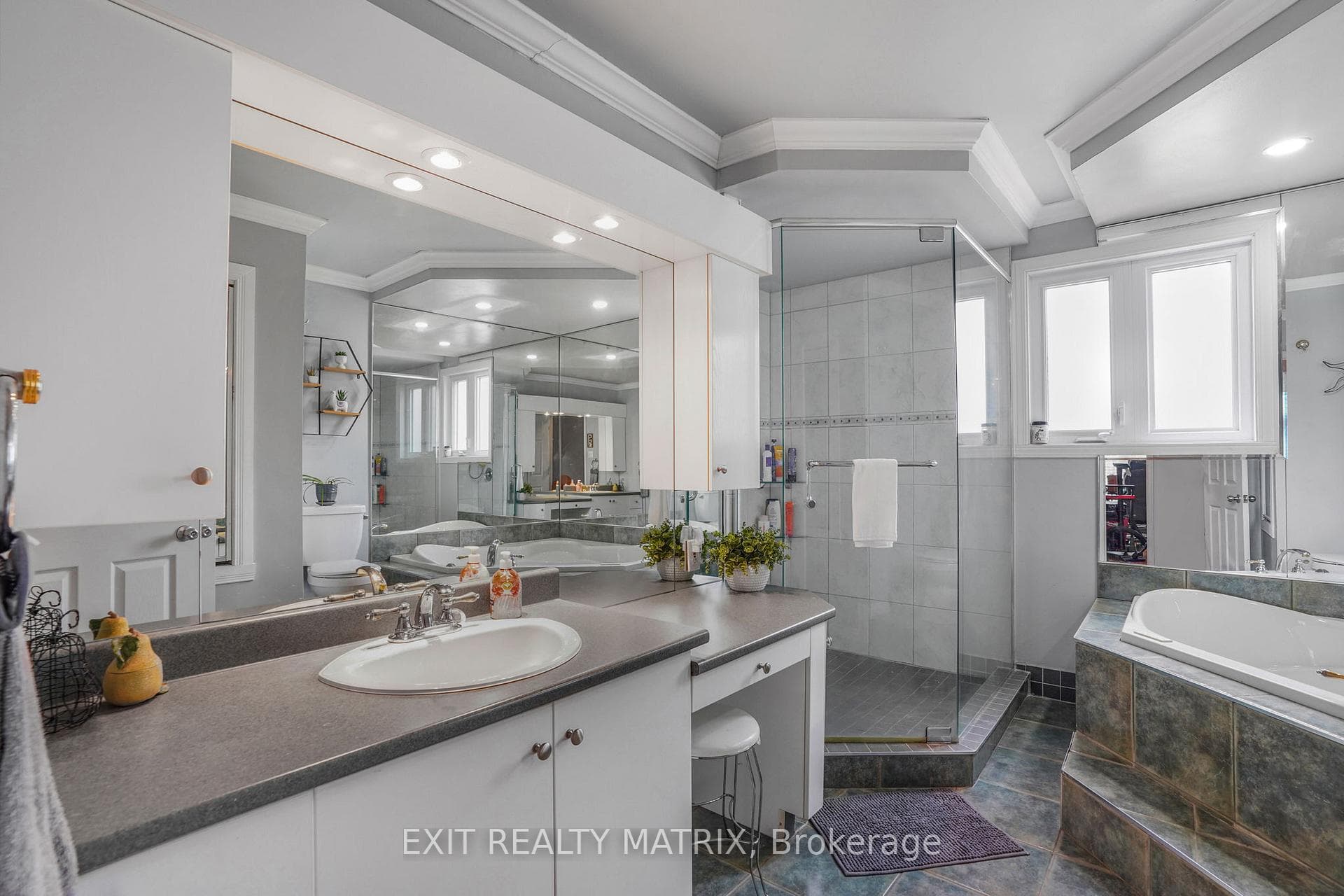 916 King St Street photo 16