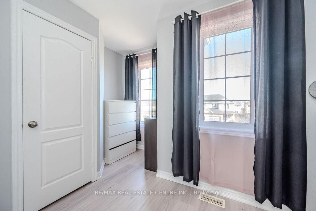 142 Marion Street photo 23