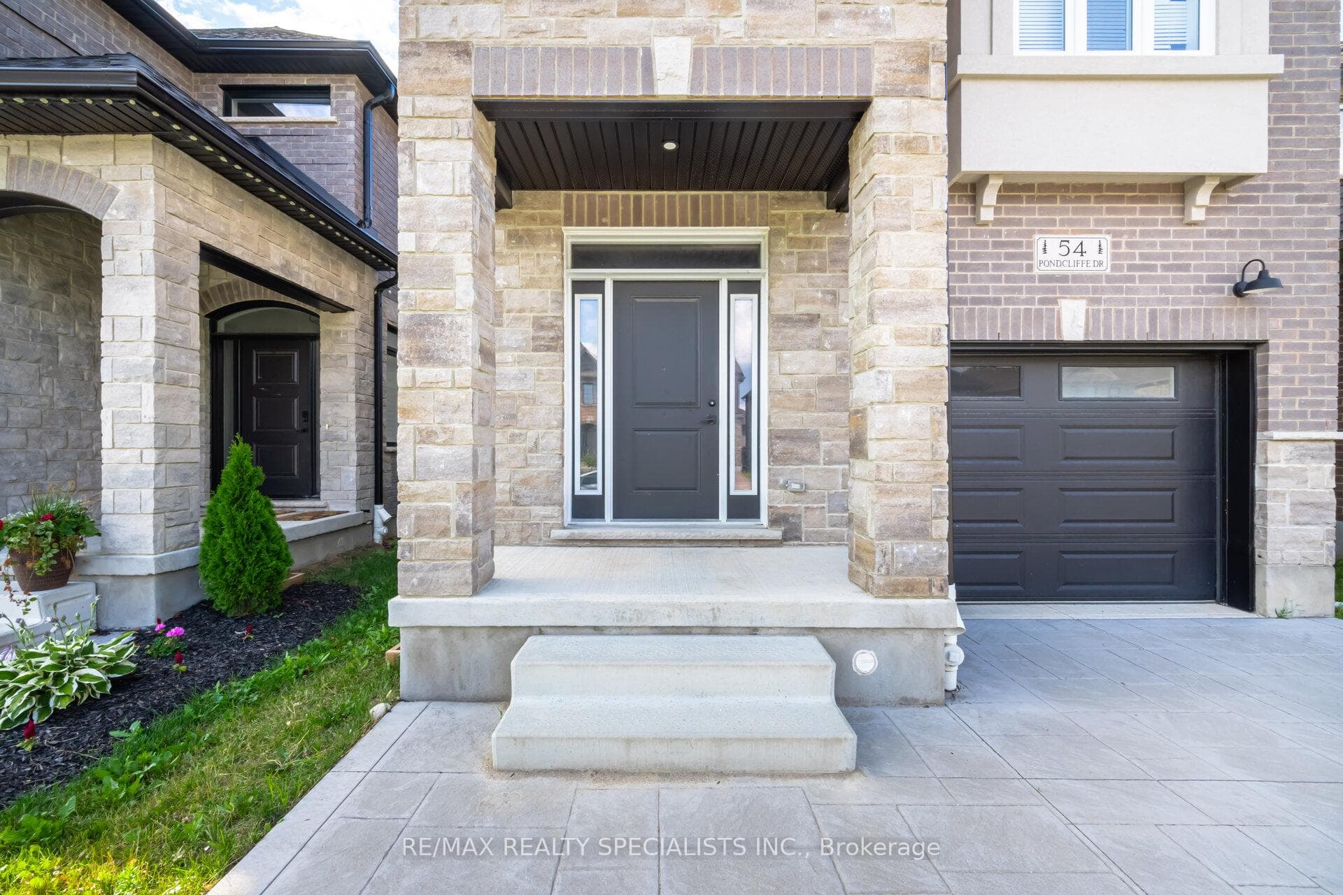 54 Pondcliffe Drive photo 4