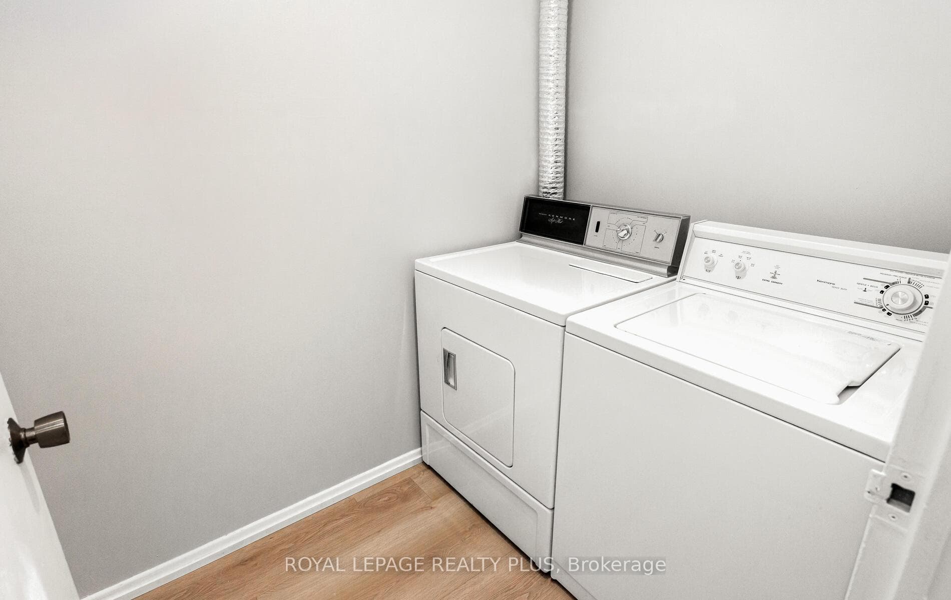3025 The Credit Woodlands N/A Unit 301 photo 16