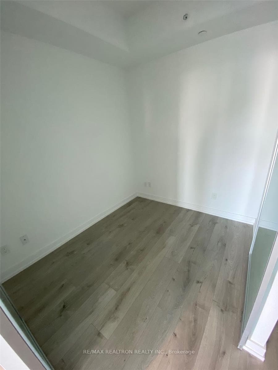 161 Roehampton Avenue Unit 3211 photo 5
