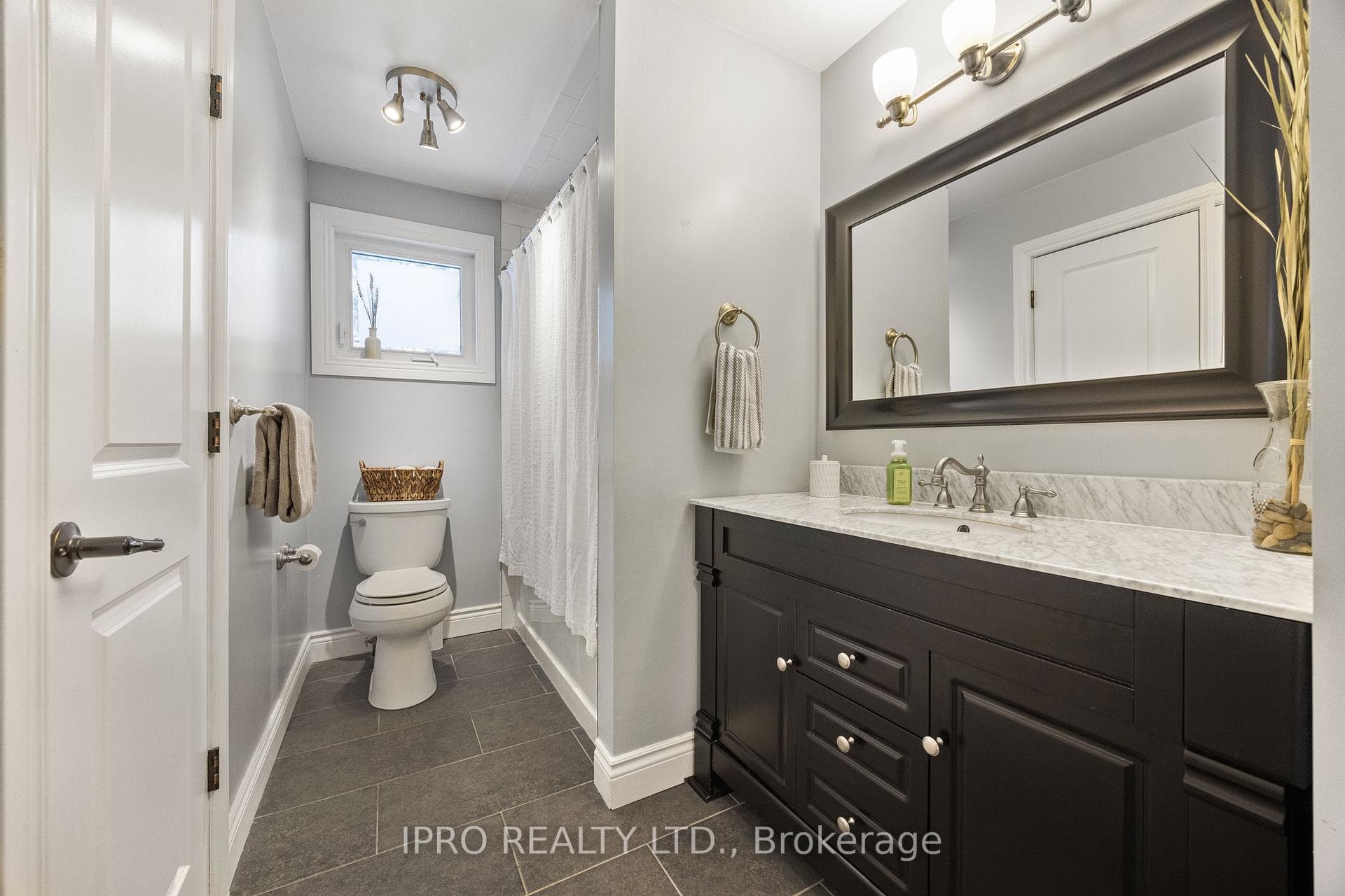 188 Melbourne Drive photo 14