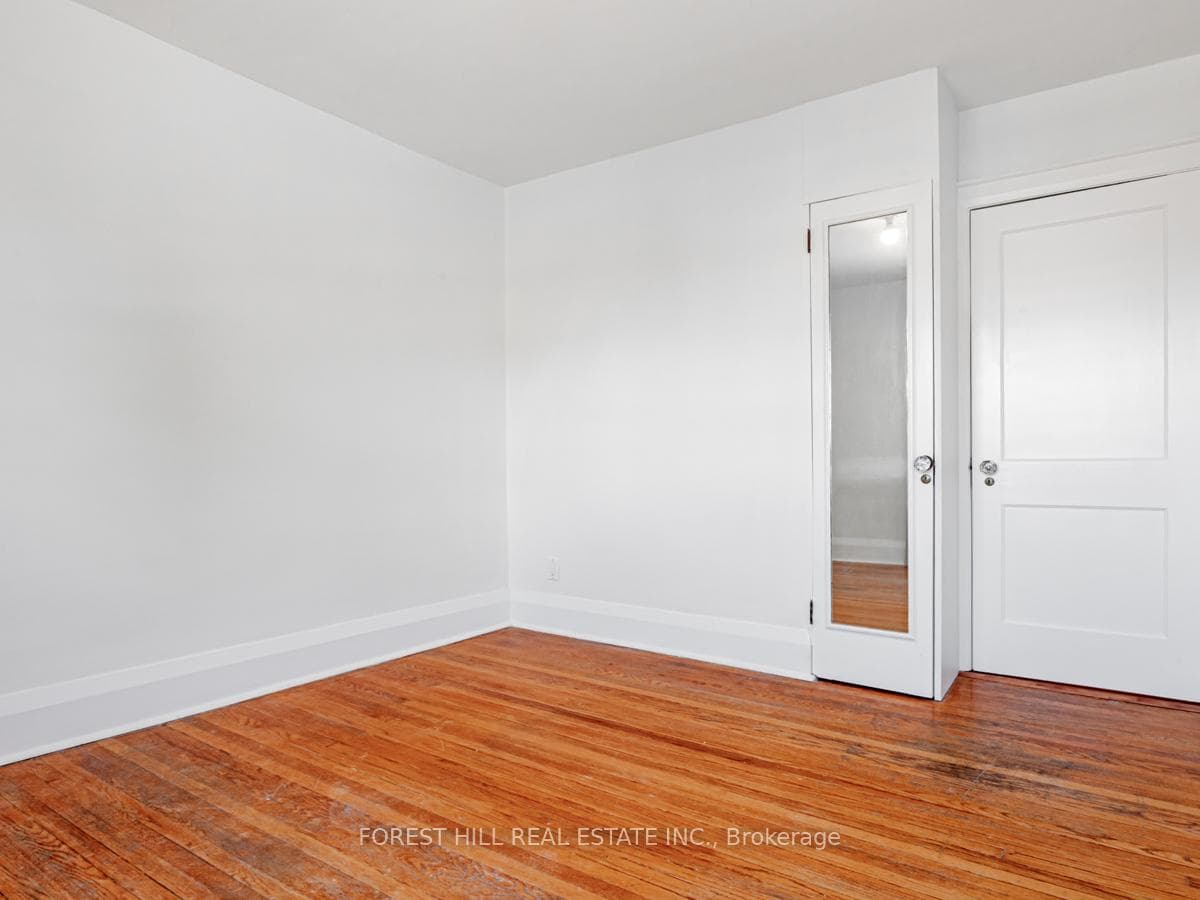 186 Westmount Avenue photo 28