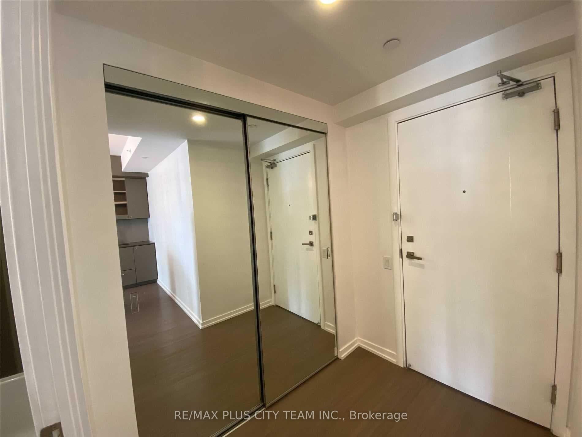 101 Peter Street Unit 2601 photo 2