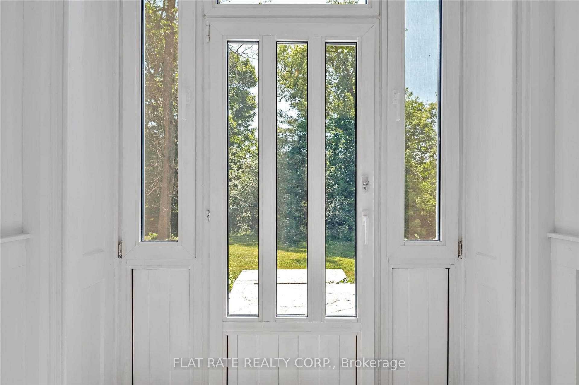 2284 LANCASTER Road photo 18