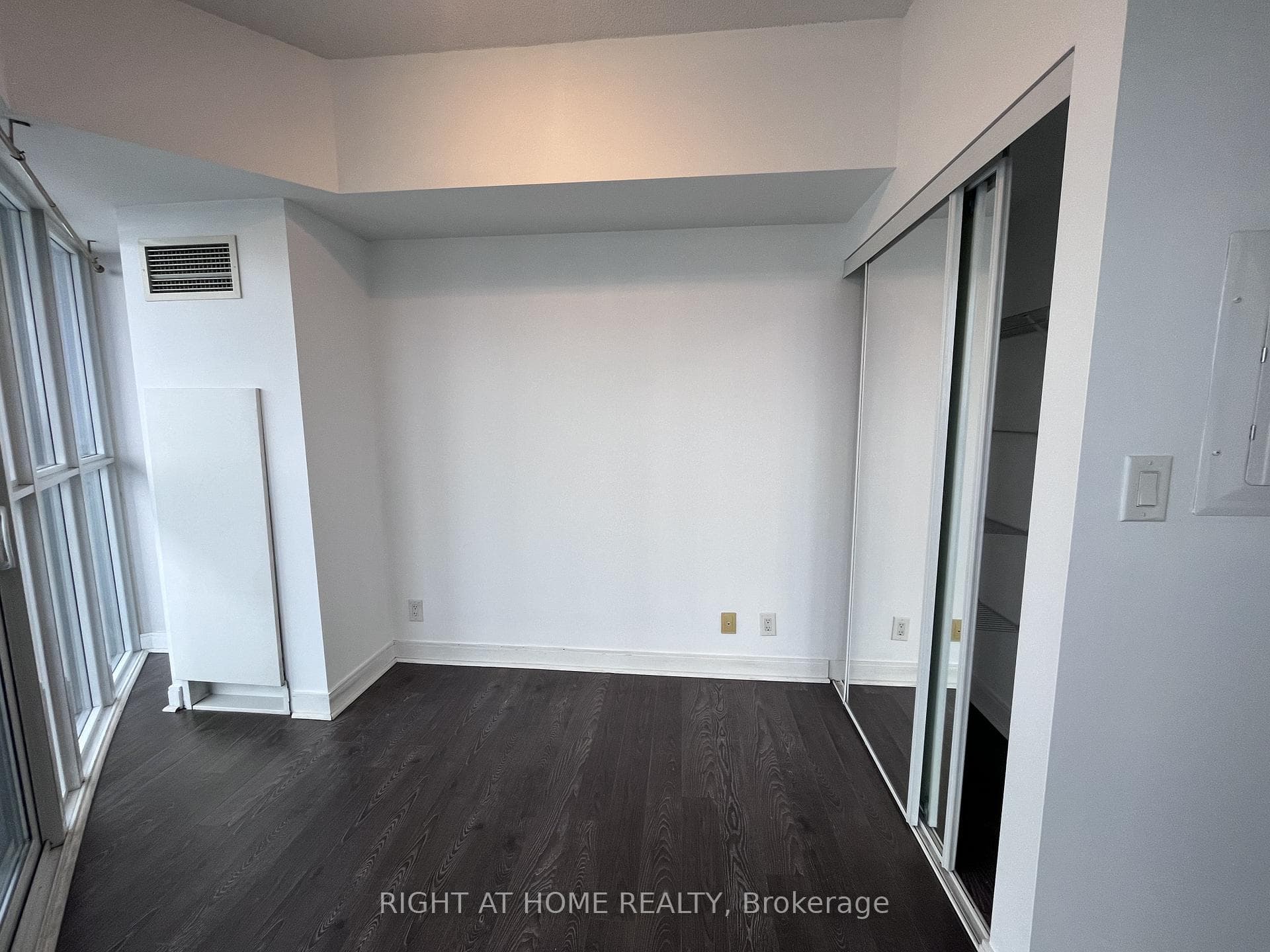 50 Absolute Avenue Unit 4006 photo 17